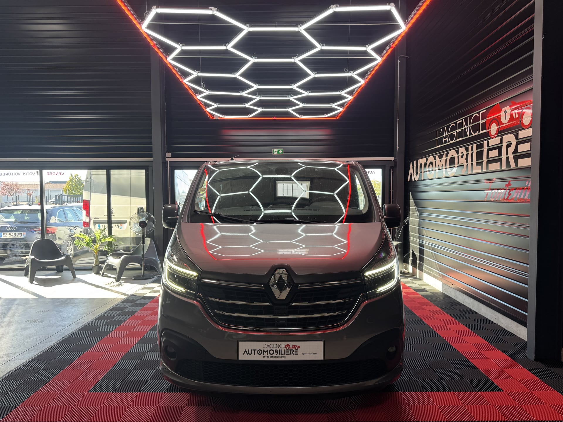 Renault Trafic 2.0 DCI 145 L2H1 ENERGY EDC GRAND CONFORT Garantie 12mois — 2