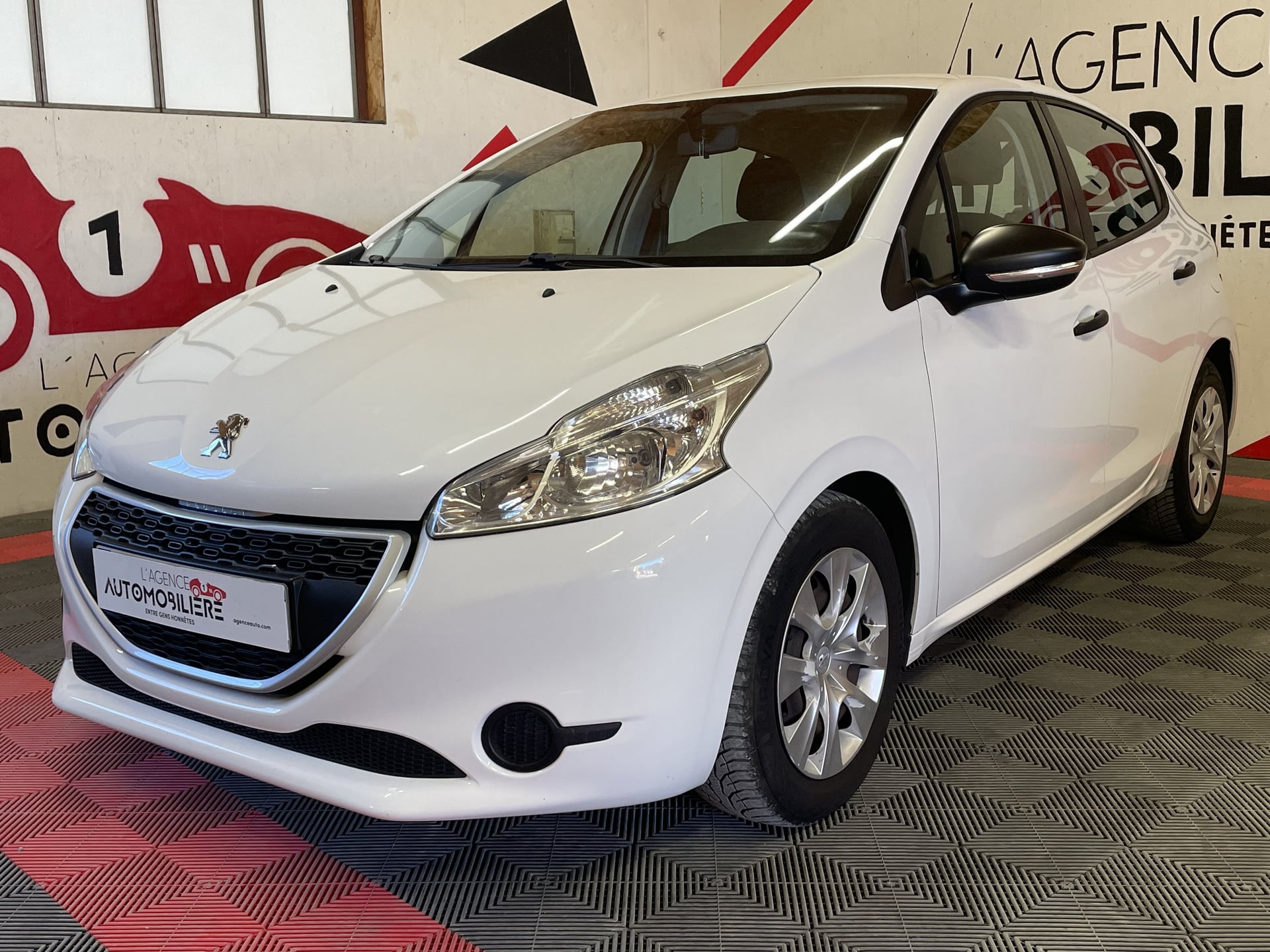 Peugeot 208 1.4 HDi 68 cv — 2
