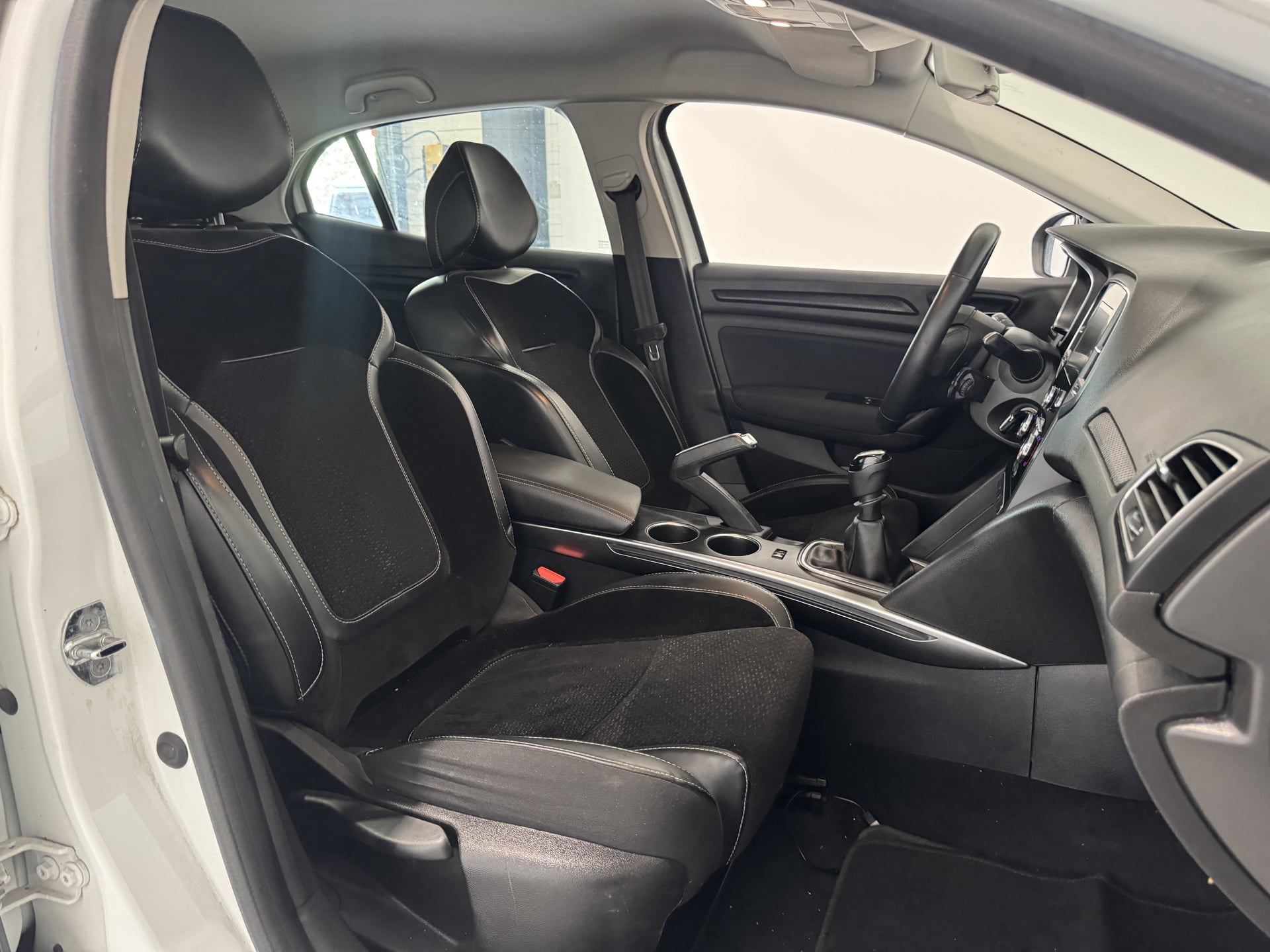 Renault Megane IV Blue dCi 95 Business — 24