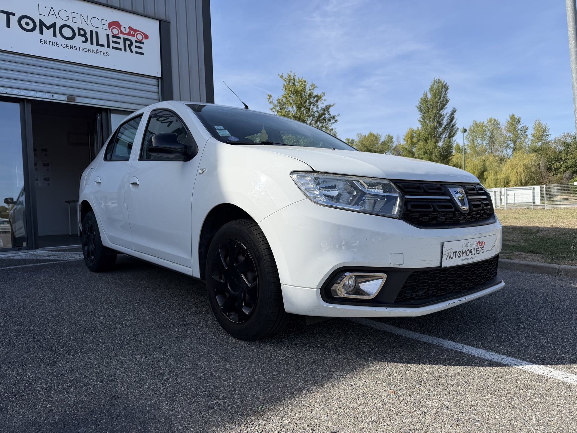 Dacia Logan 1.0I SCE 73 CH LAUREATE - Entretien 100% DACIA