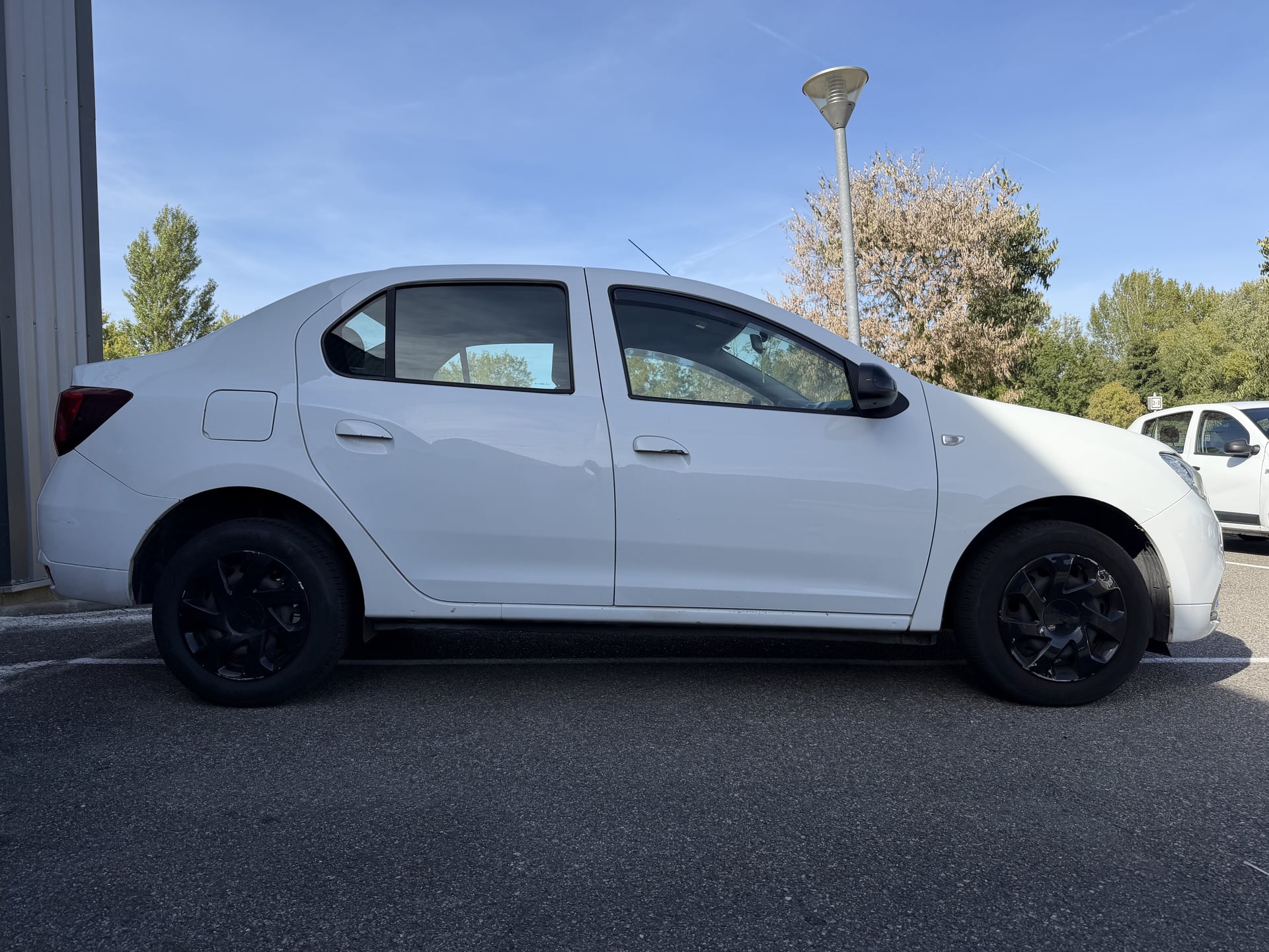 Dacia Logan 1.0I SCE 73 CH LAUREATE - Entretien 100% DACIA — 2