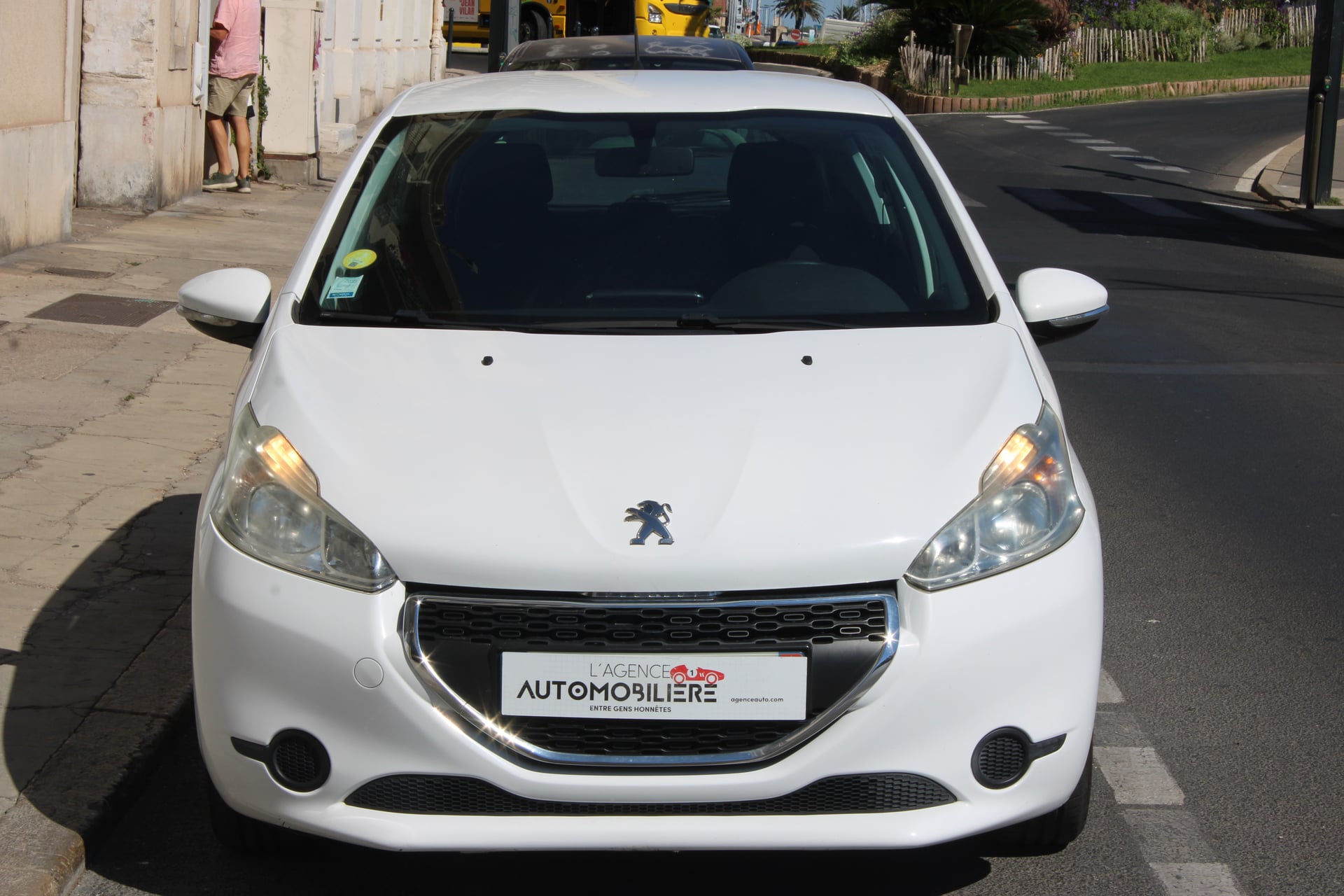 Peugeot 208 1.6 e-HDI 92ch ACTIVE ( Distribution changée, Clim, Bluetooth ... ) — 2