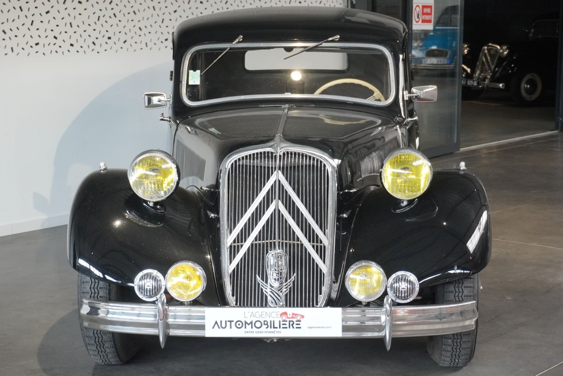 Citroen Traction/15 15 six malle plate — 2