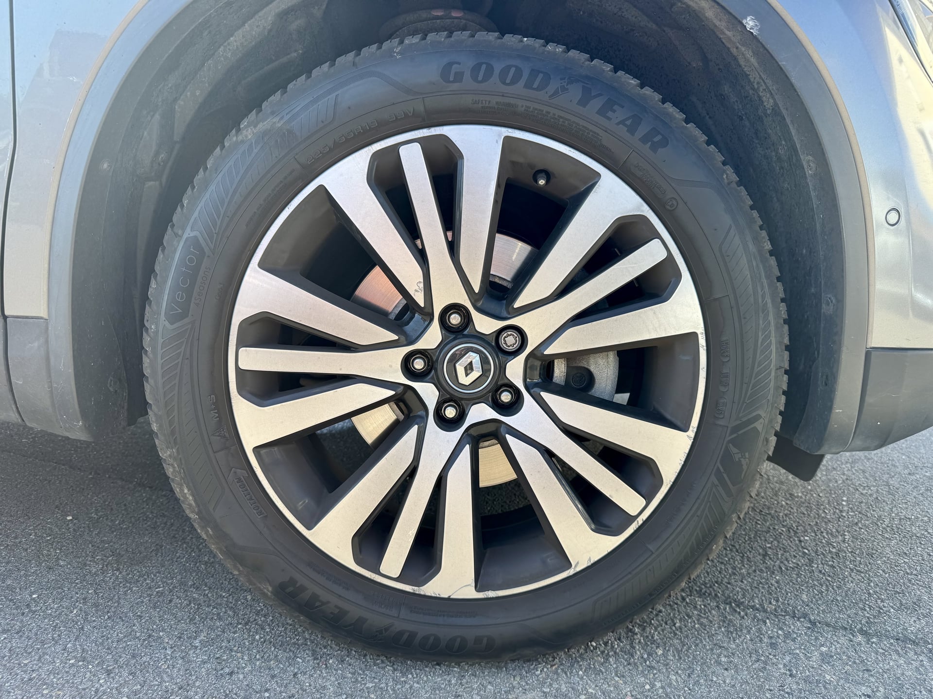 Renault Koleos II 2.0 DCI 175 INITIALE PARIS 4X4 X-TRS II 2.0 DCI 175 INITIALE PARIS 4X4 X-TRONIC — 34