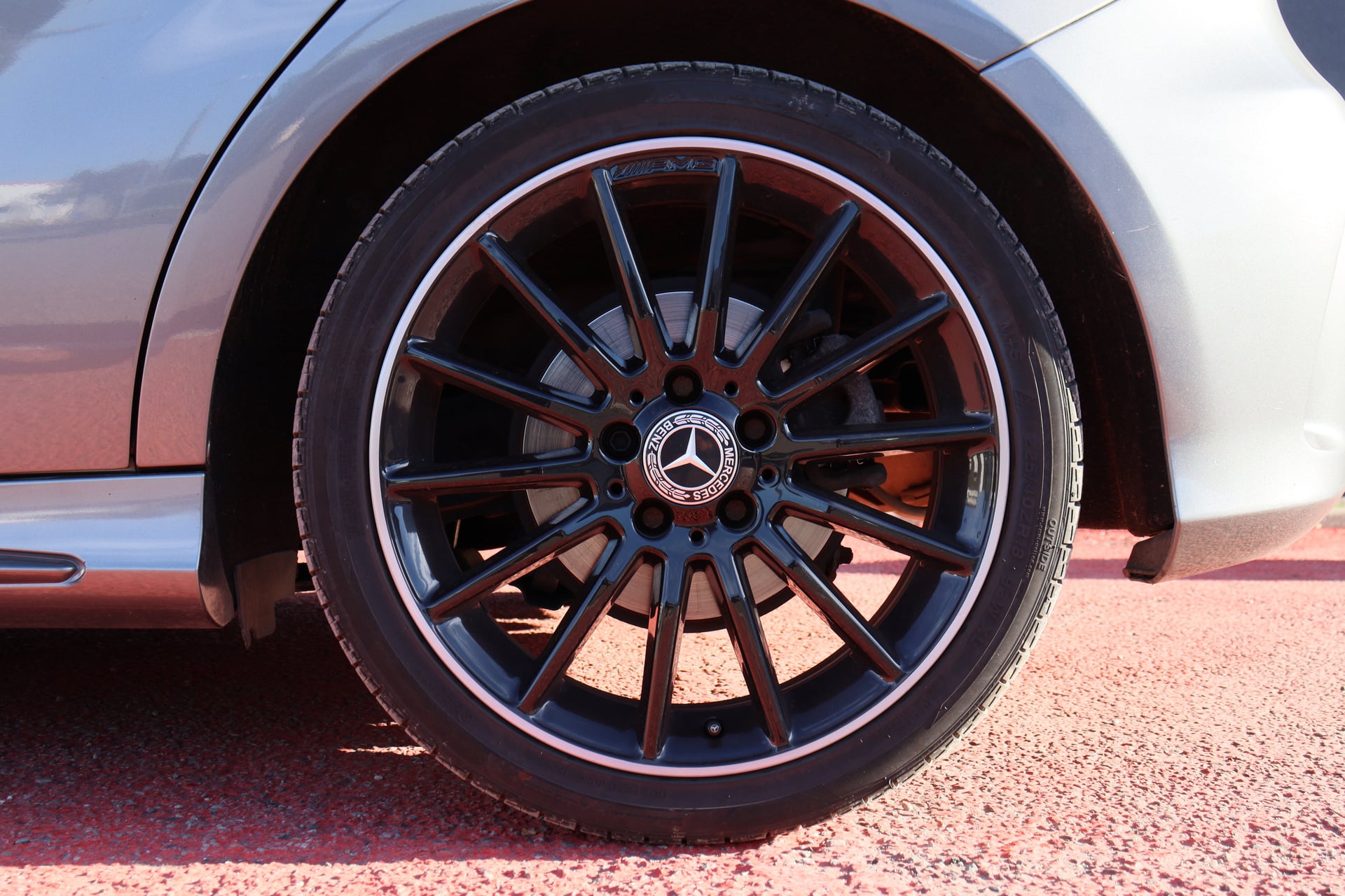 Mercedes-Benz Classe A 200d 136 Pack AMG BVM6 (Sièges chauffants, Caméra...) — 39