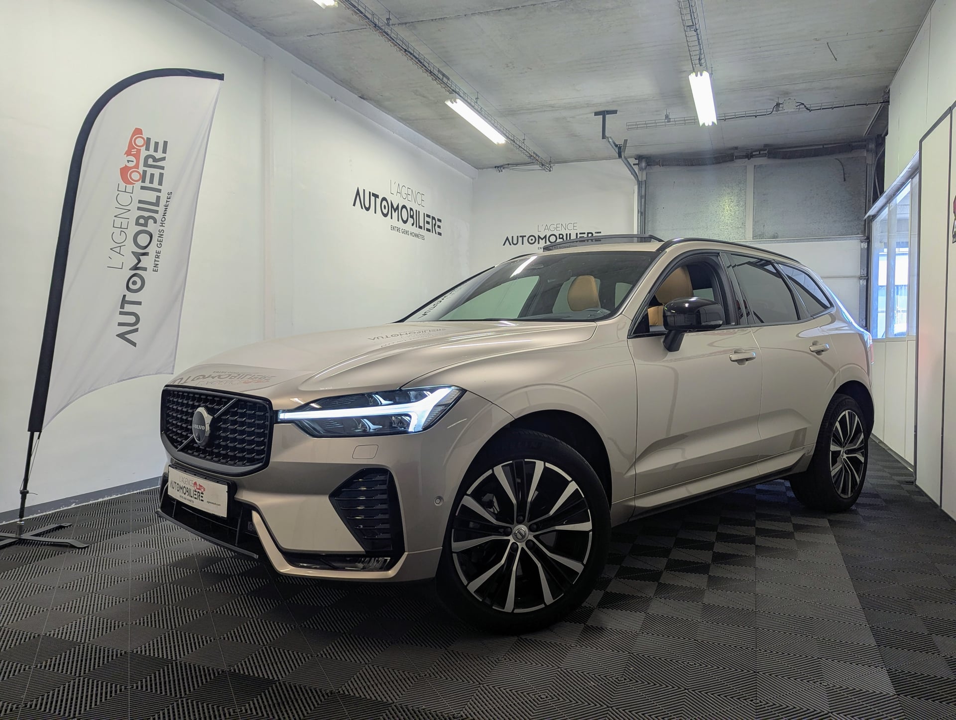 Volvo XC60 II B4 197 ULTIMATE STYLE DARK