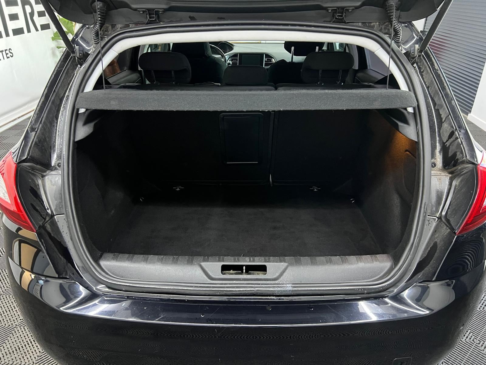 Peugeot 308 1.2 130ch S&S BVM6 Allure — 23