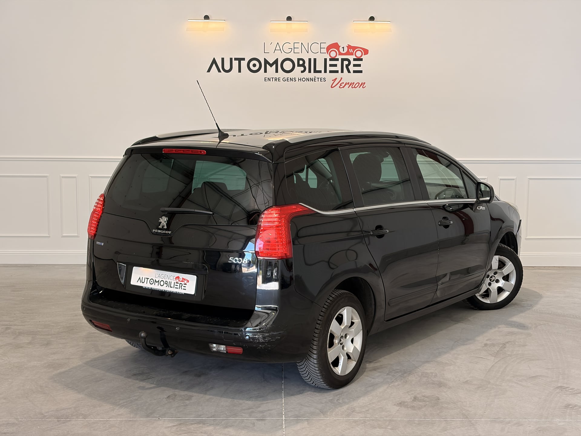 Peugeot 5008 (2) 1.6 BLUEHDI 120 STYLE 7PLACES / ATTELAGE / — 2