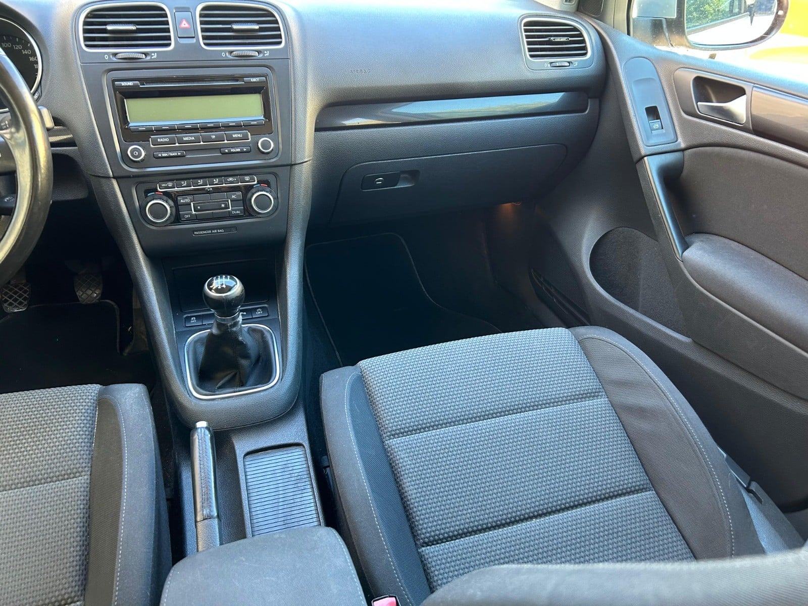 Volkswagen Golf 1.6 TDI 105 CONFORTLINE 5 portes // DISTRI OK // CT VIERGE — 24