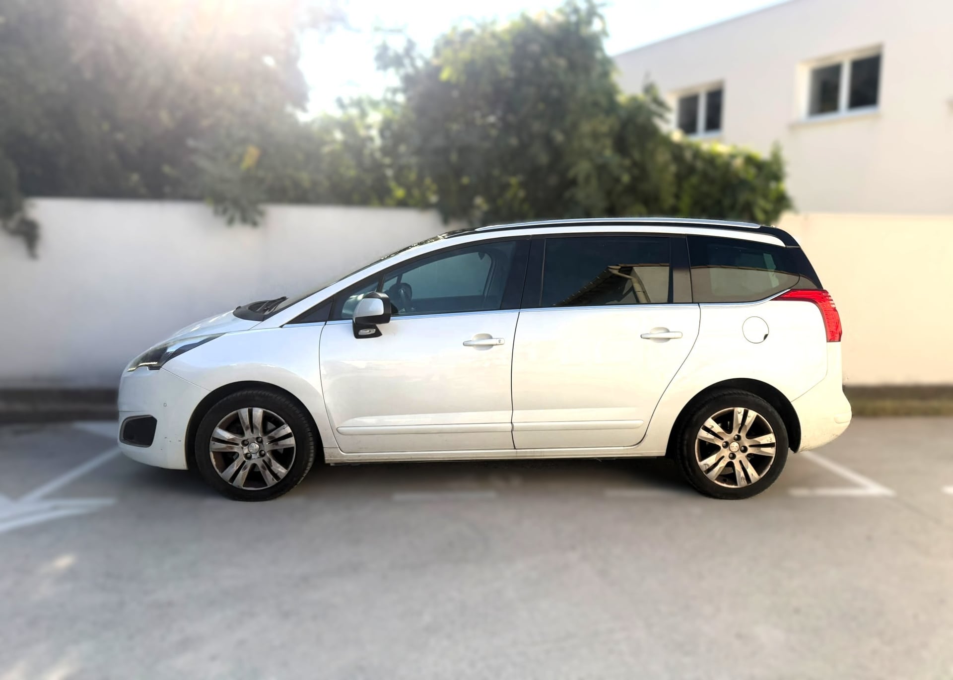 Peugeot 5008 GENERATION-I 1.6 120 ALLURE EAT BVA START-STOP — 2