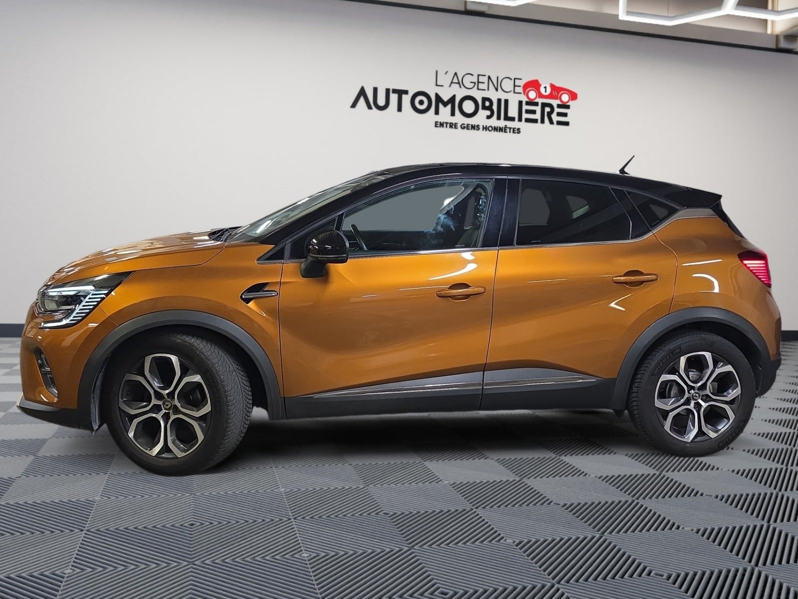 Renault CAPTUR II 1.3 TCe 130 Intens BVM6 — 2