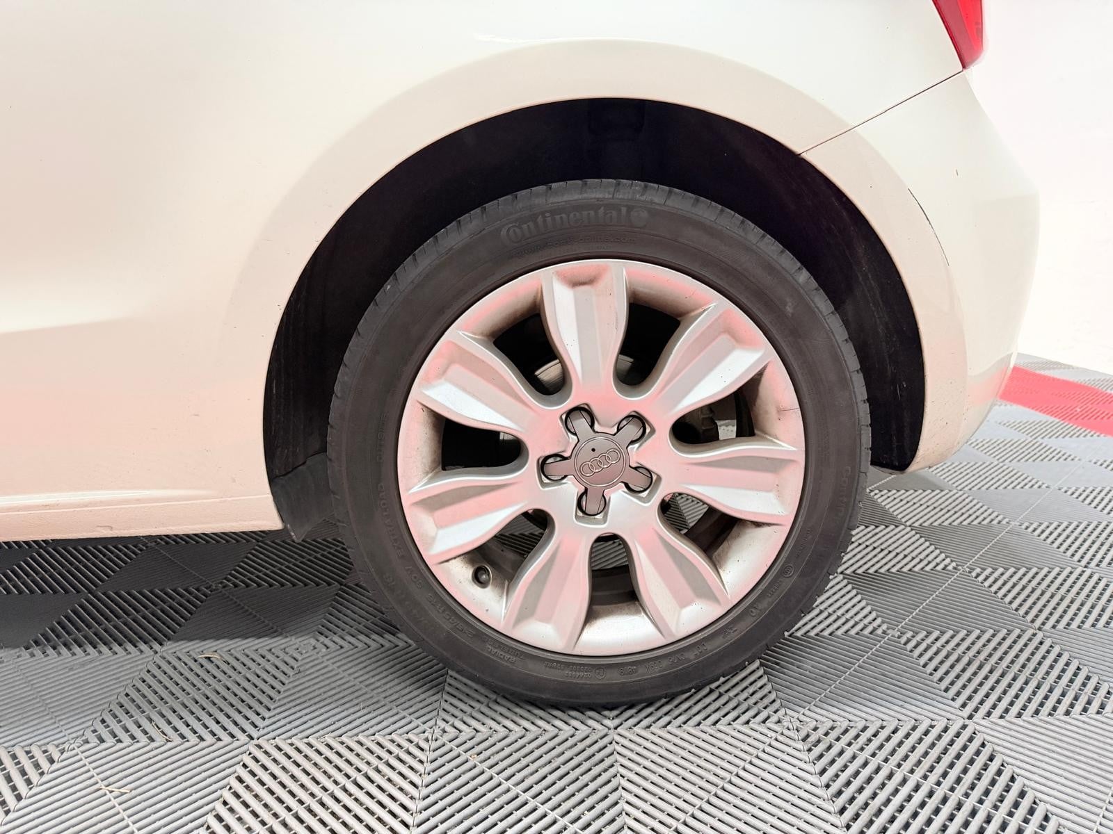 Audi A1 I 3 Portes 1.6 TDI 16V 105 cv — 18