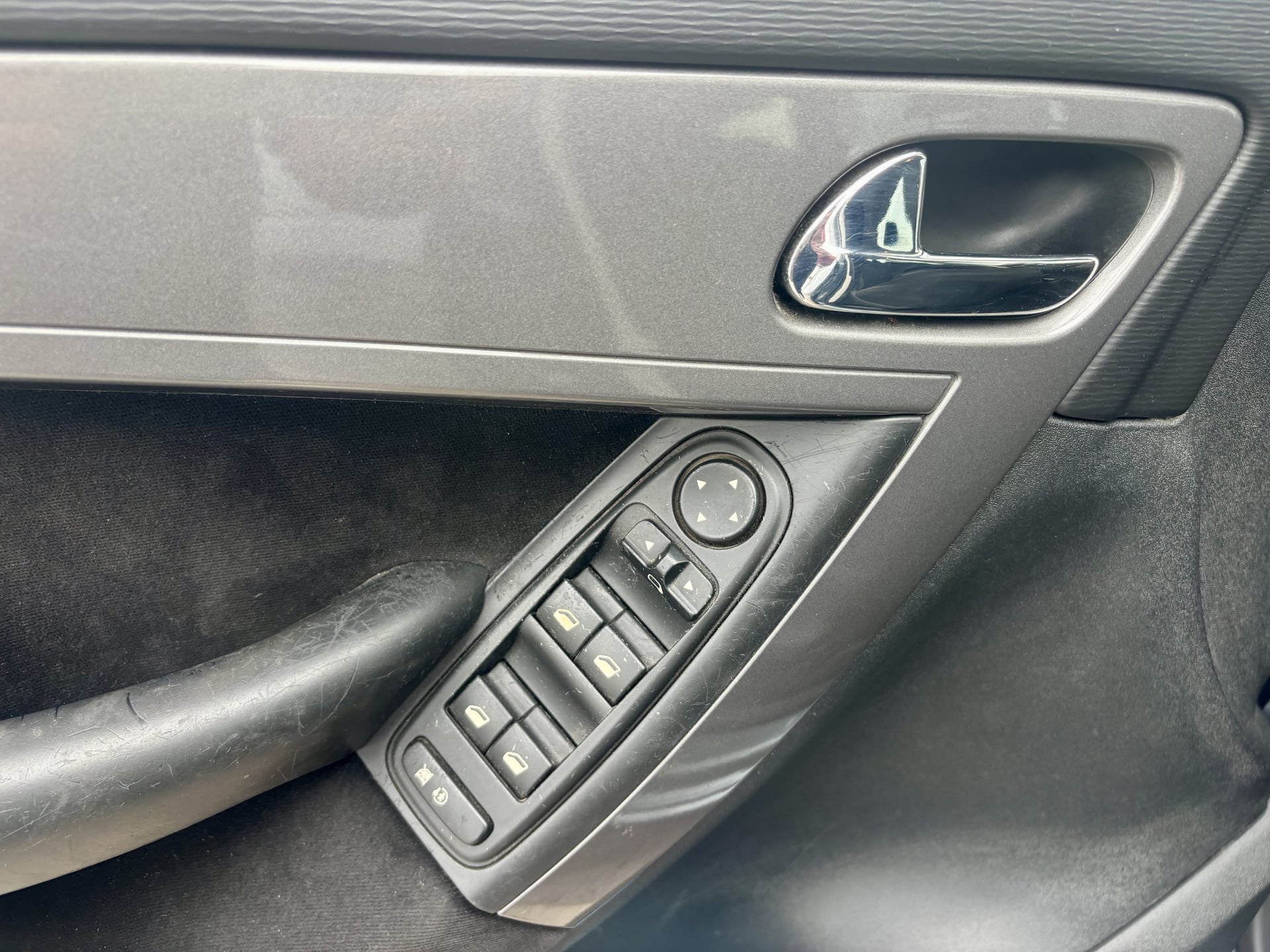 Citroen C4 Picasso 2.0 HDI 16V 136 ch Boîte auto Pack Ambiance — 33