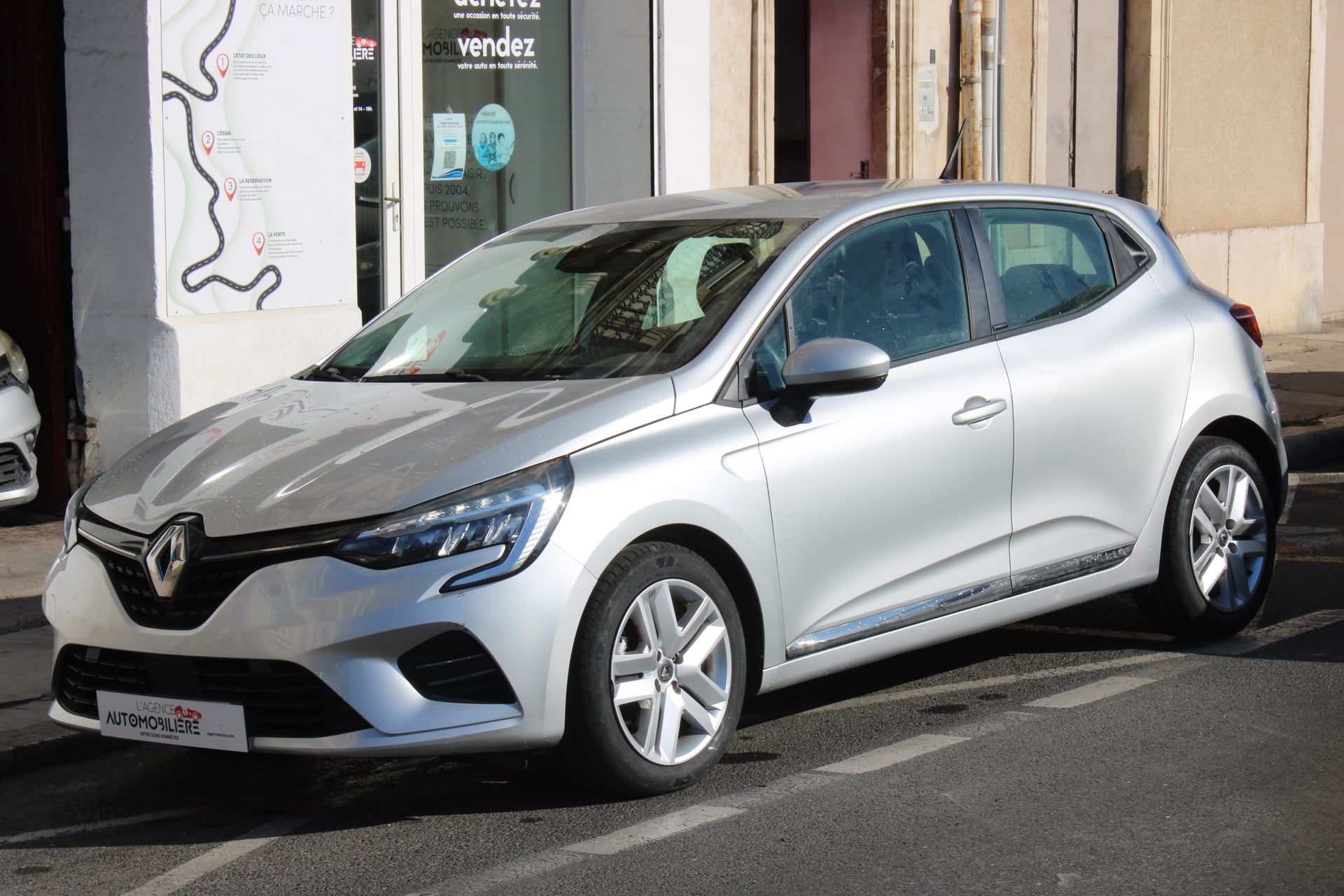 Renault Clio 1.6 E-TECH 140H 90 HYBRID FULL-HYBRID BUSINESS BVA ( Carplay, Caméra de recul ... )