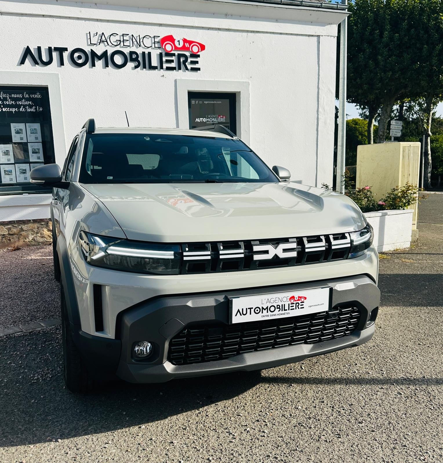 Dacia Duster 140H Full Hybrid Journey 4x2 ( Attelage ) — 2