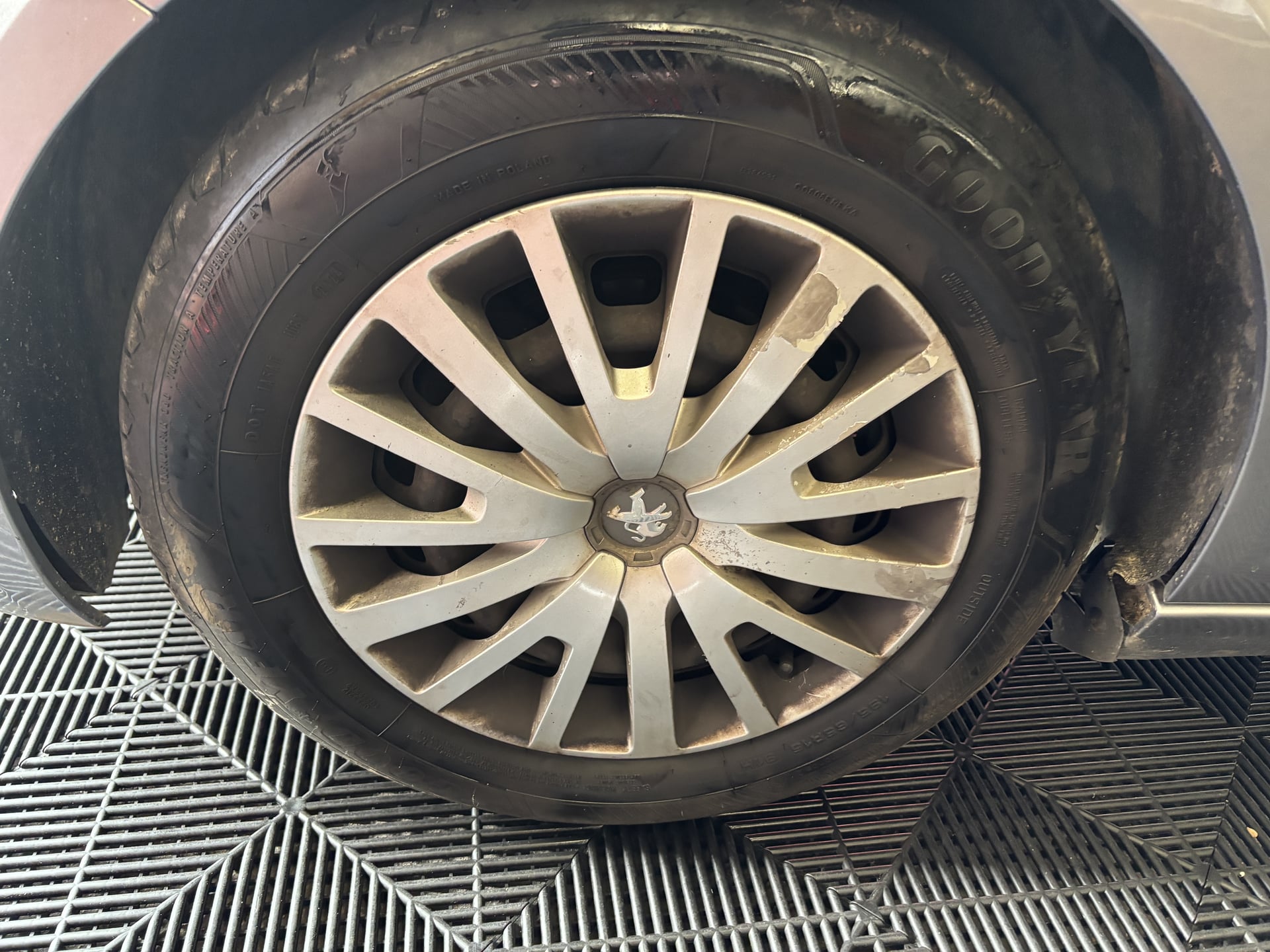 Peugeot 308 1.6 HDI 100ch finition Active — 25