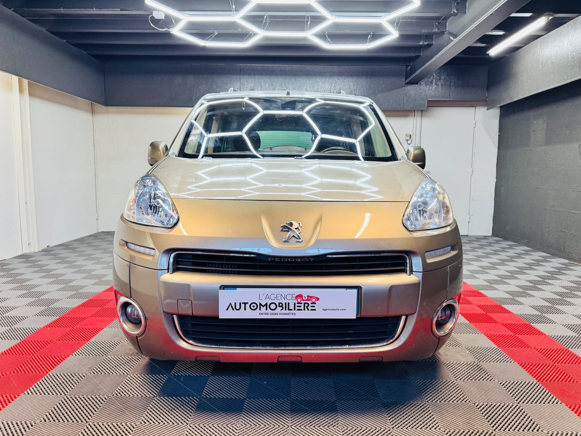 Peugeot Partner (B9) Tepee 1.6 e-HDi FAP S&S 92 cv — 2