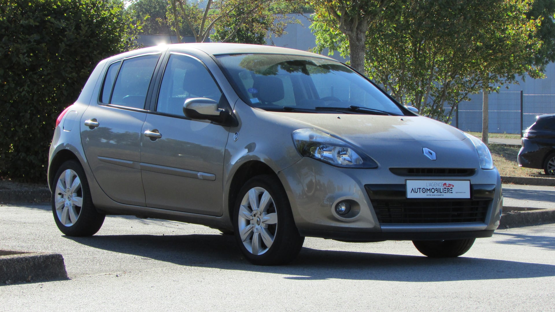 Renault Clio III 1,2L TCE 100CH XV DE FRANCE