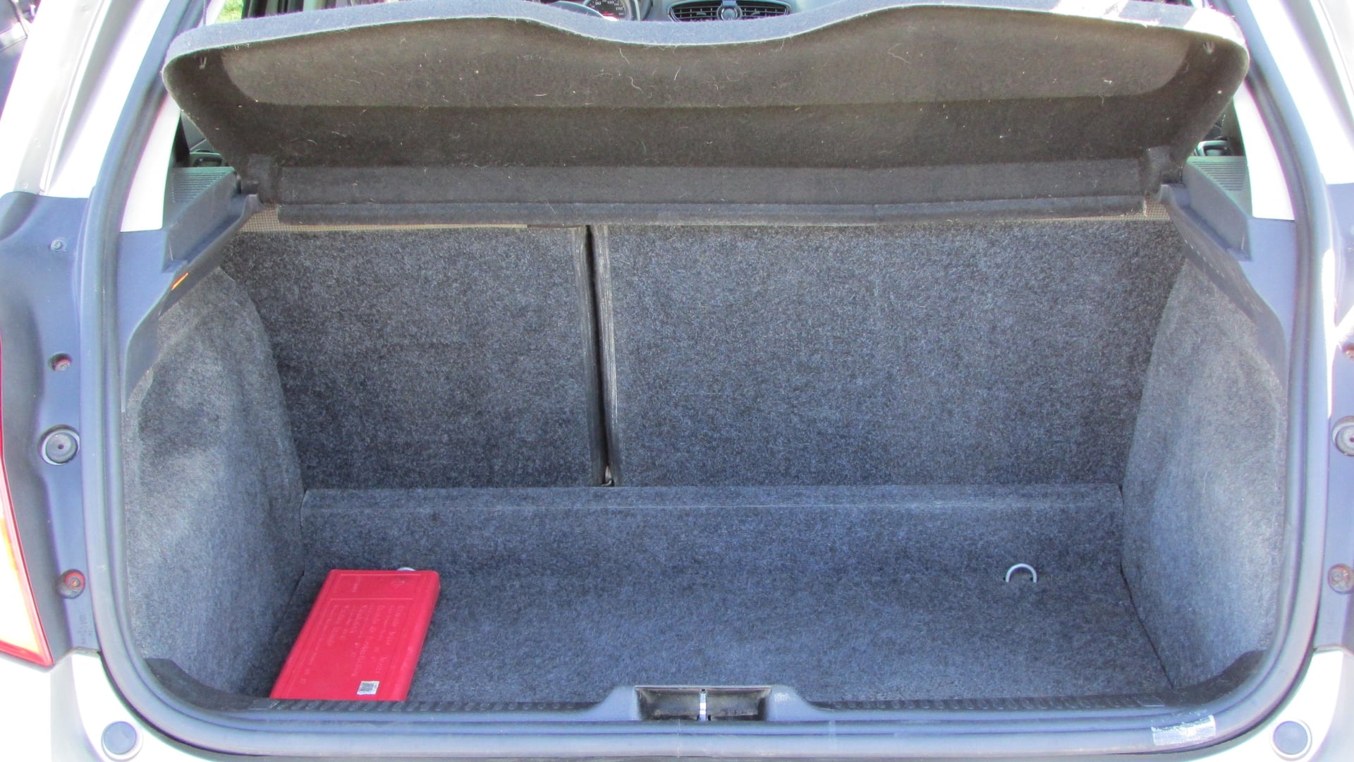 Renault Clio III 1,2L TCE 100CH XV DE FRANCE — 24