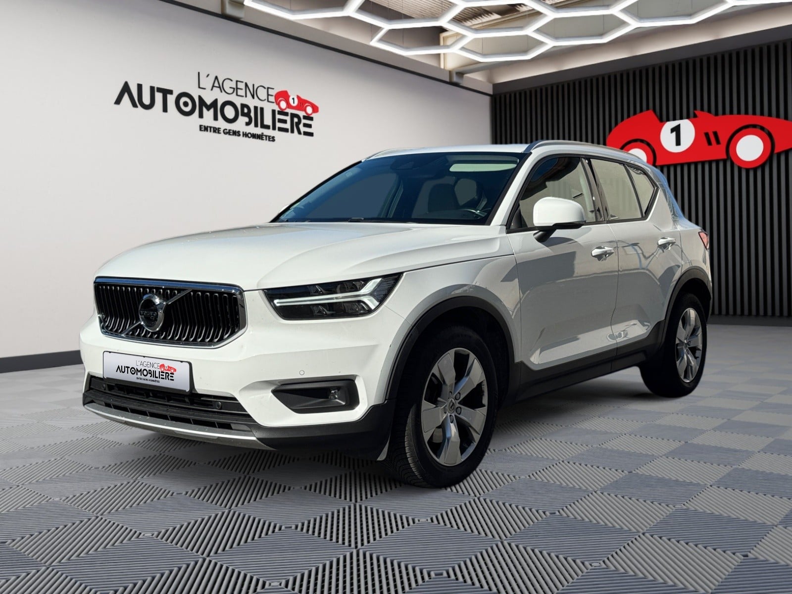 Volvo XC40 D4 AWD 190 MOMENTUM GEARTRONIC 8