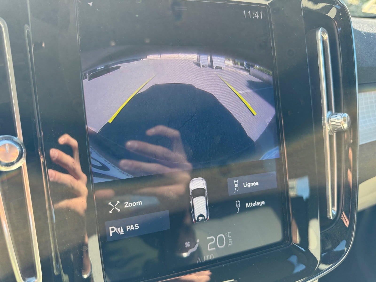 Volvo XC40 D4 AWD 190 MOMENTUM GEARTRONIC 8 — 19