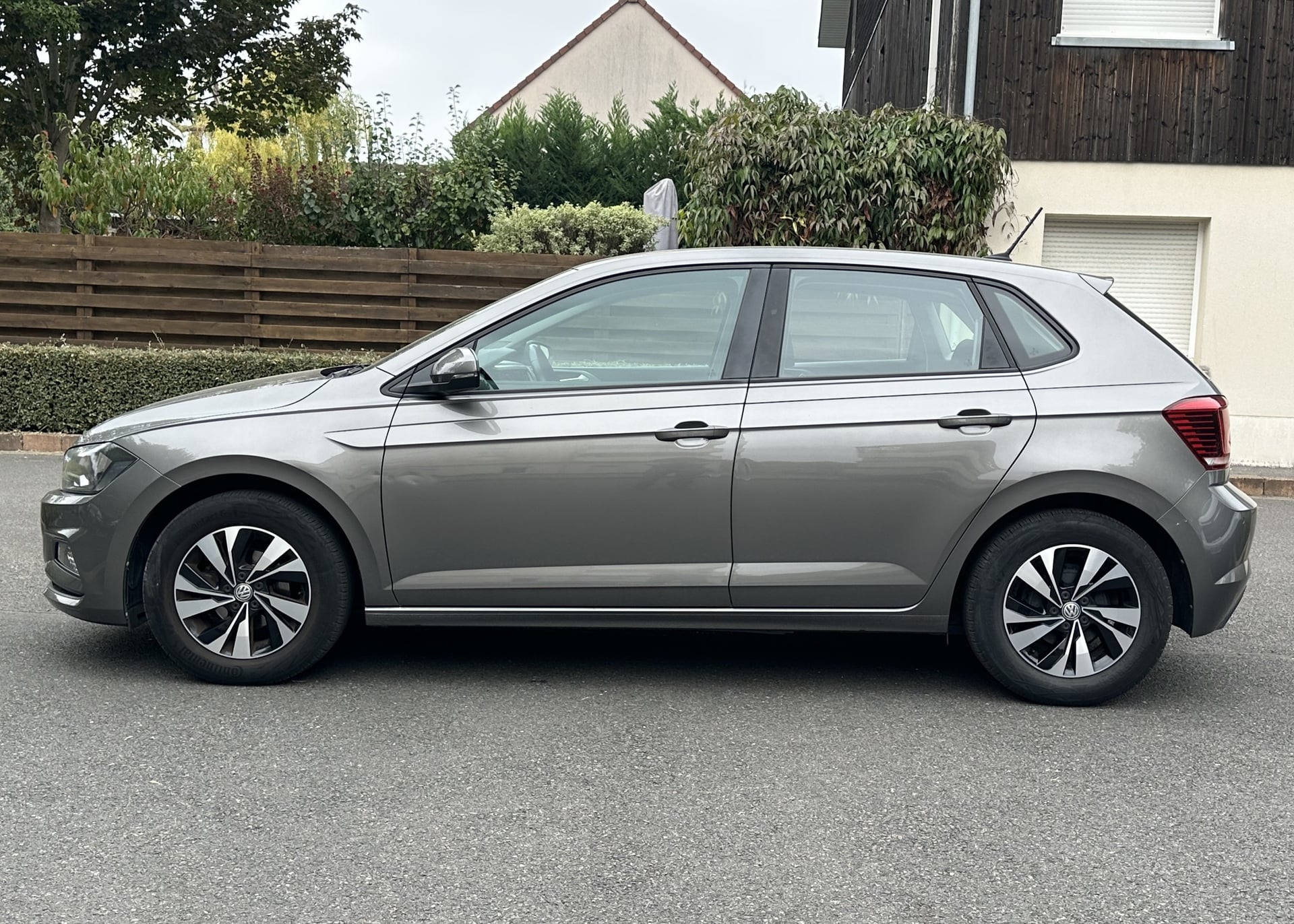 Volkswagen Polo VI 1.0 TSI 95 CONFORTLINE — 2