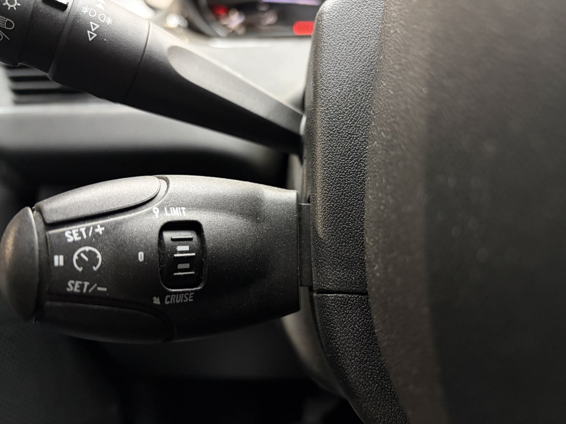 Peugeot 208 1.6 E-HDI 150 ALLURE — 19
