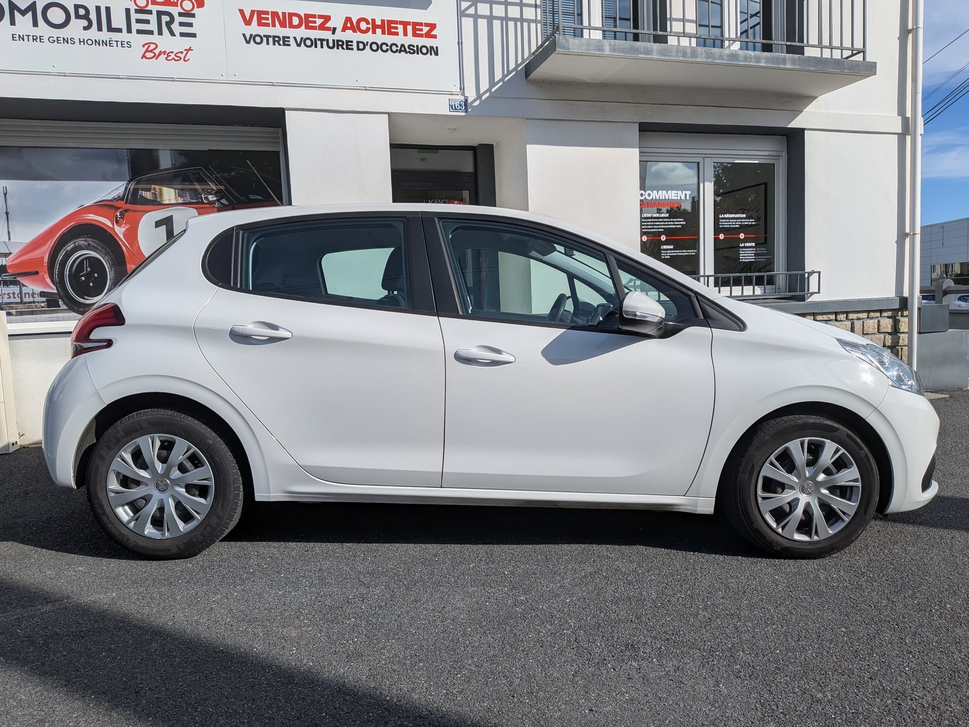 Peugeot 208 1.5 BLUEHDI 100 ch ALLURE BUISINESS S&S — 2