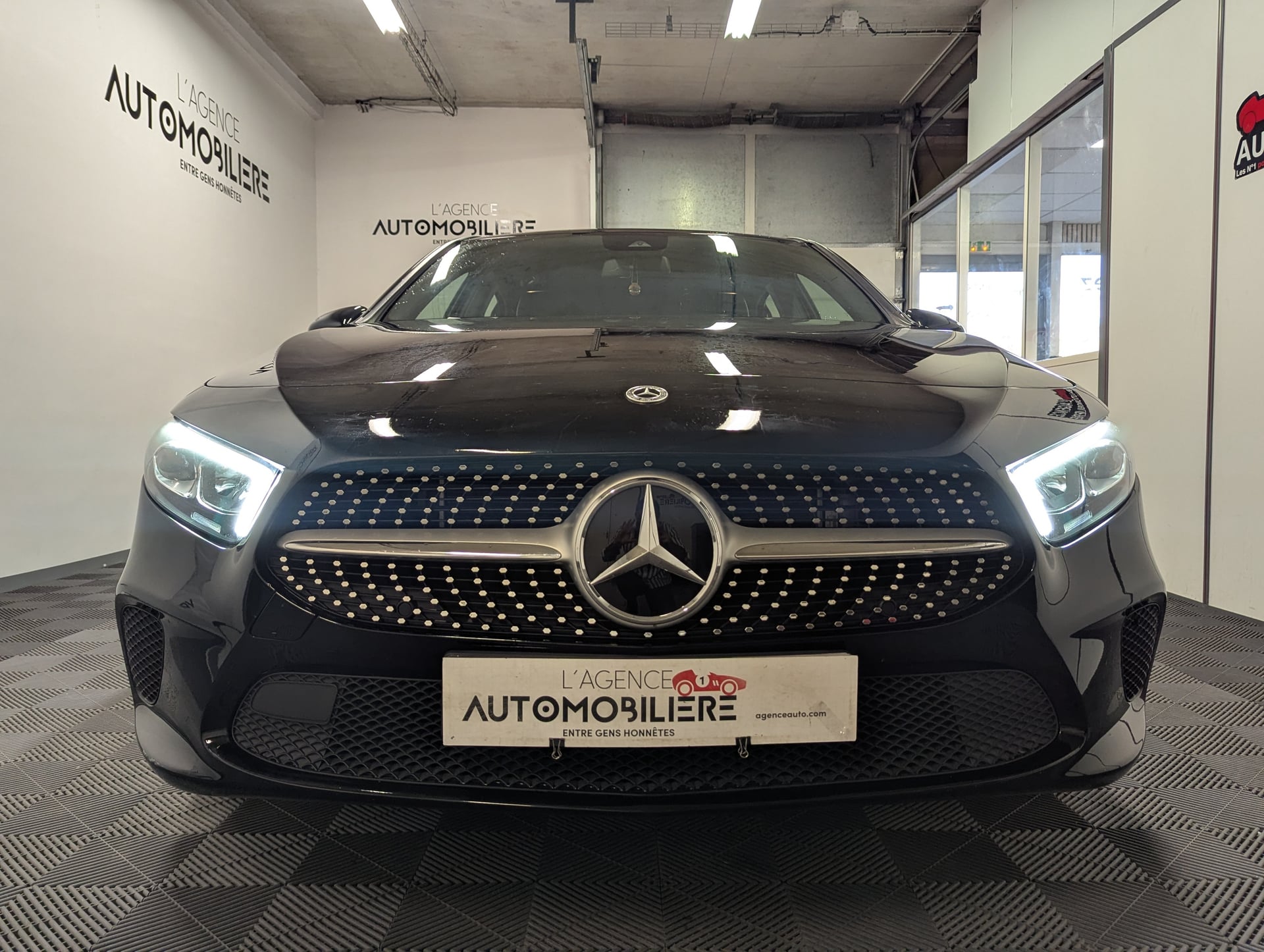 Mercedes-Benz Classe A IV A250 E ACTIVE LINE 8G-DCT — 2