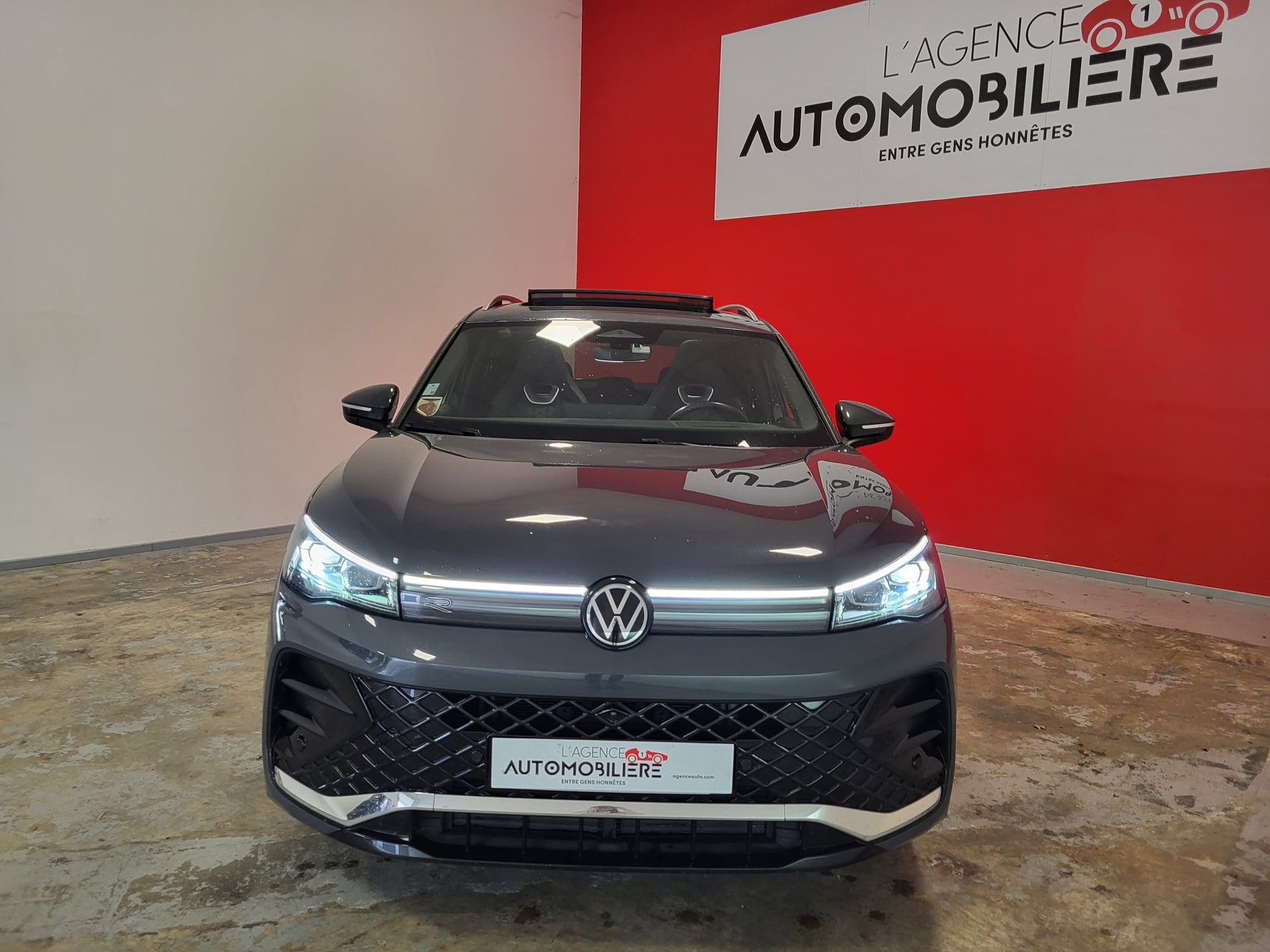 Volkswagen Tiguan 1.5 eTSI 150 DSG7 R LINE + TOIT OUVRANT — 2