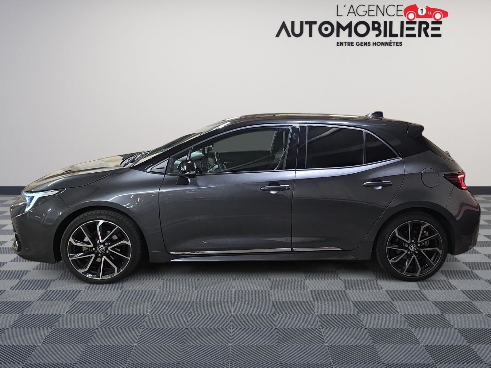 Toyota Corolla 1,8 140ch Collection MY24 Hybrid Garantie Toyota — 2