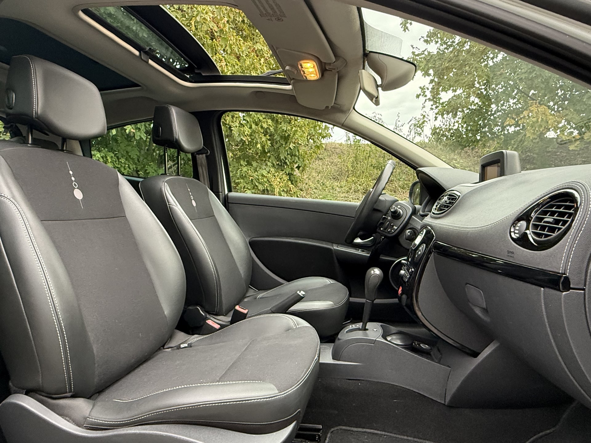 Renault Clio 1.6 essence 110ch Boîte automatique -113.000km- Full options — 12