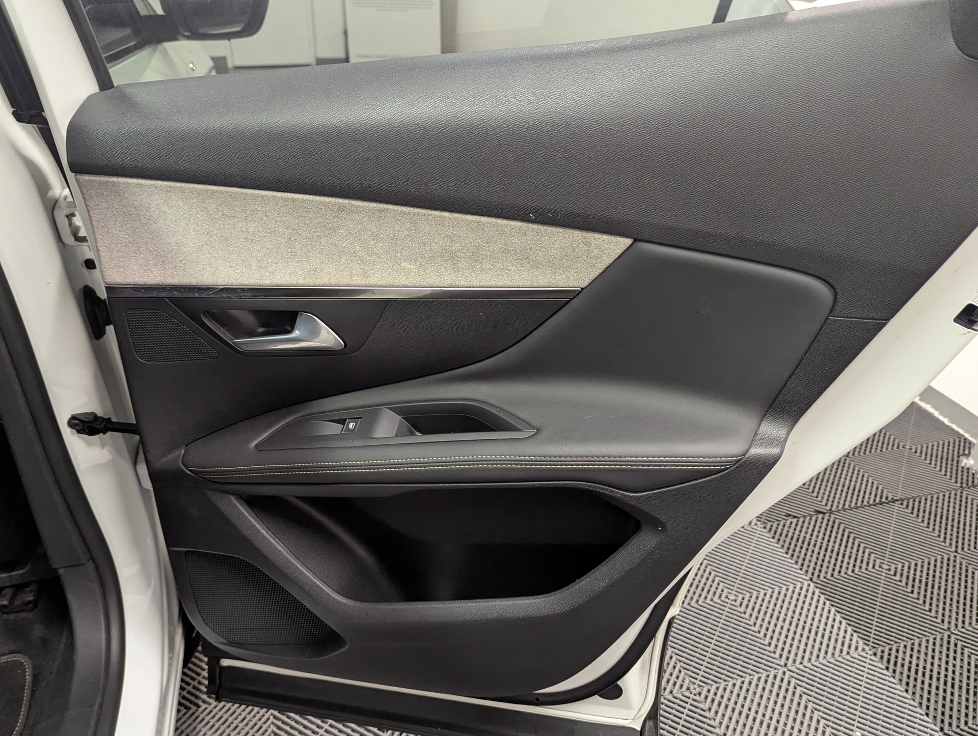 Peugeot 3008 1.2 Puretech 130ch S&S GT — 33