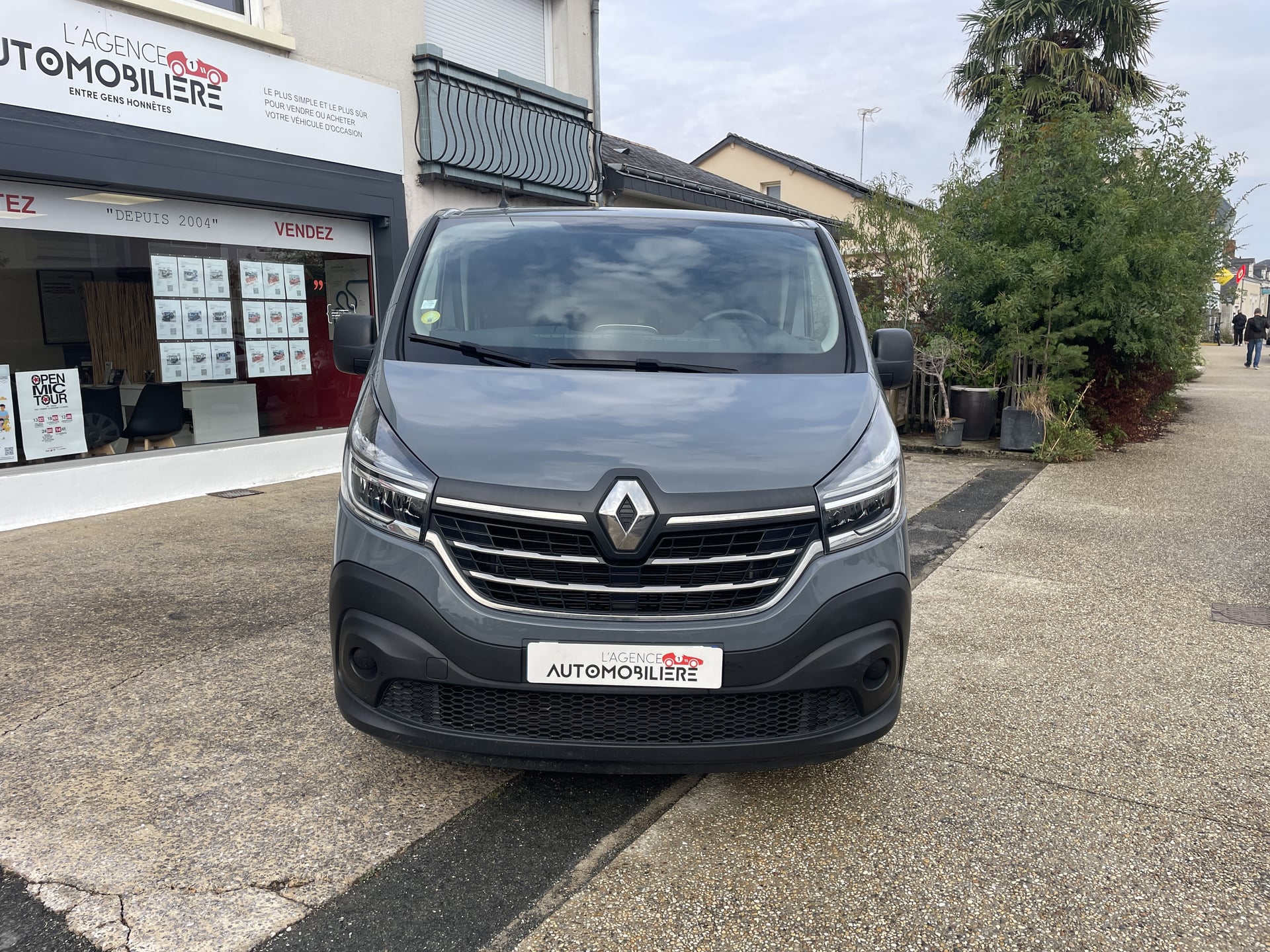 Renault Trafic III L2H1 1000 2.0 dCi EDC6 145 cv Boîte auto Grand confort - Attelage — 2