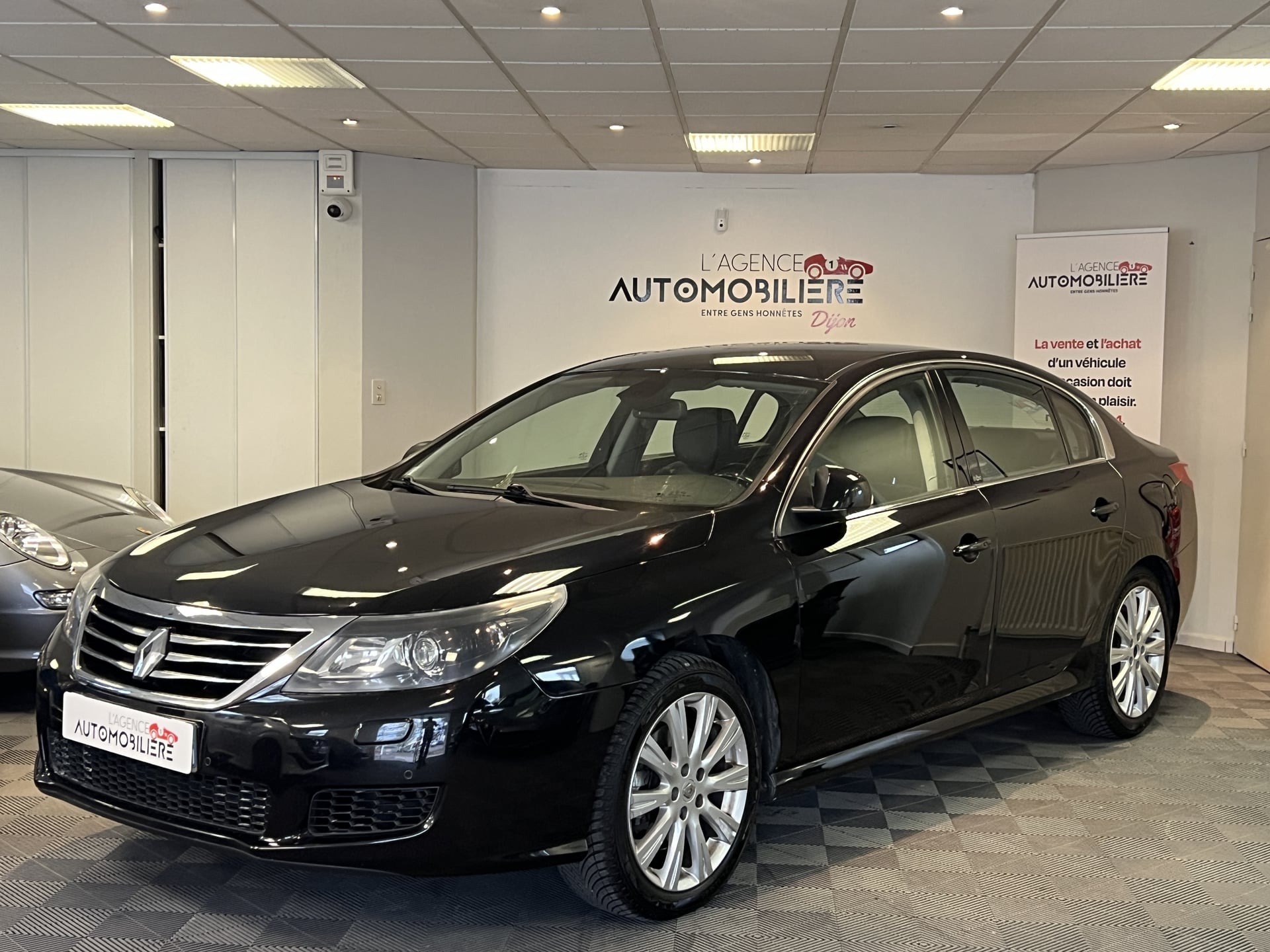 Renault Latitude 3.0 dCi V6 240CV Initiale Paris Révisée - Vidange BVA - CT Vierge