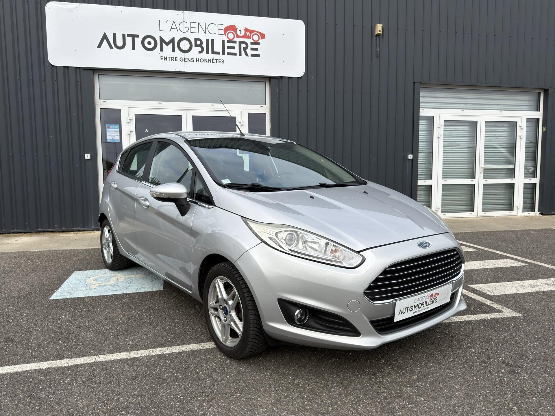 Ford Fiesta 1.0L T 100CH TITANIUM SE - 4 PNEUS NEUFS
