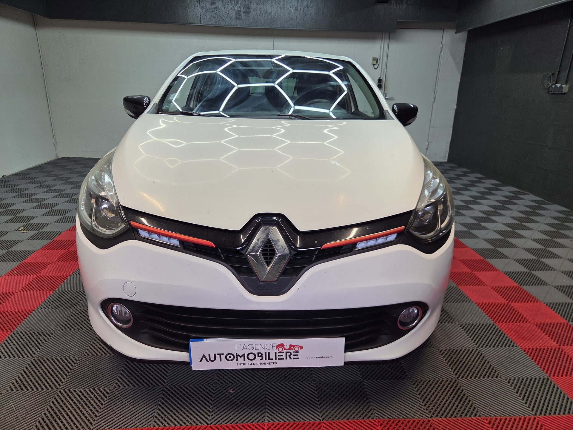 Renault Clio IV 5 Portes 1.2 16V 75 cv — 2