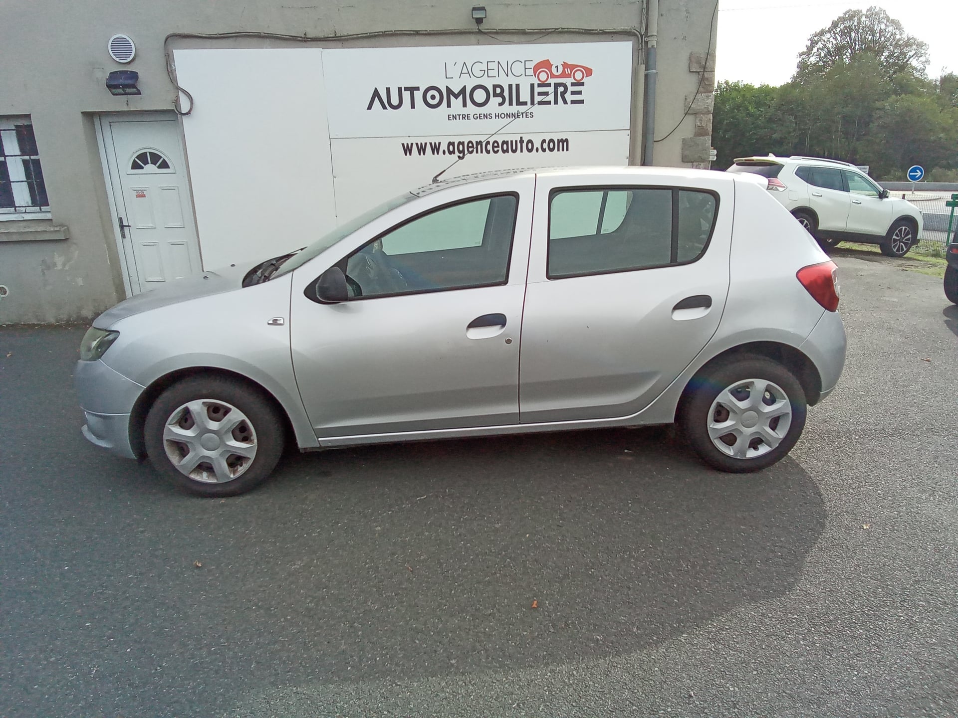 Dacia Sandero 1.2 75 LAUREAT — 2