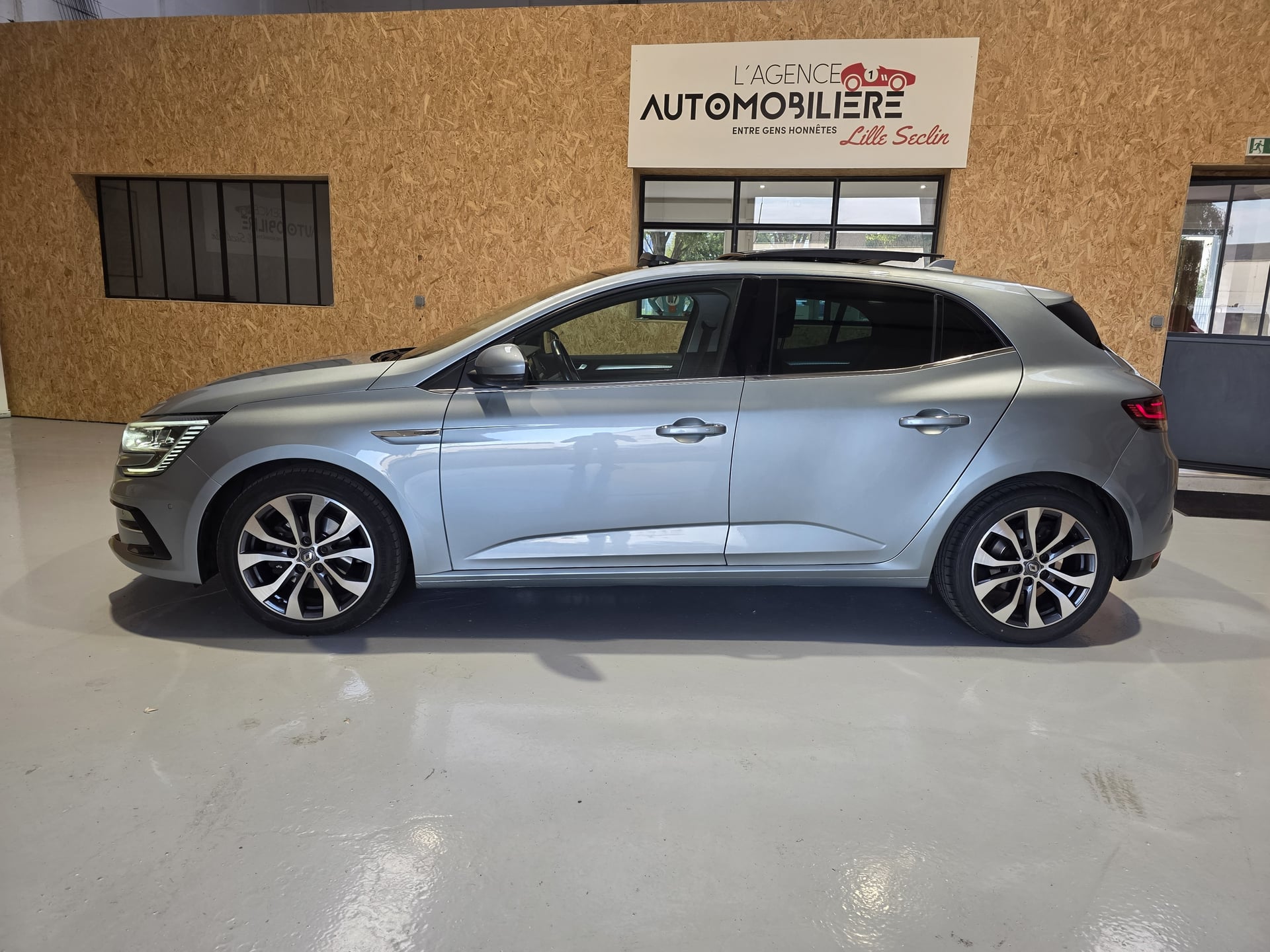 Renault Megane IV 4 1.5 BLUE DCI 115CH EDITION ONE EDC-21B — 2