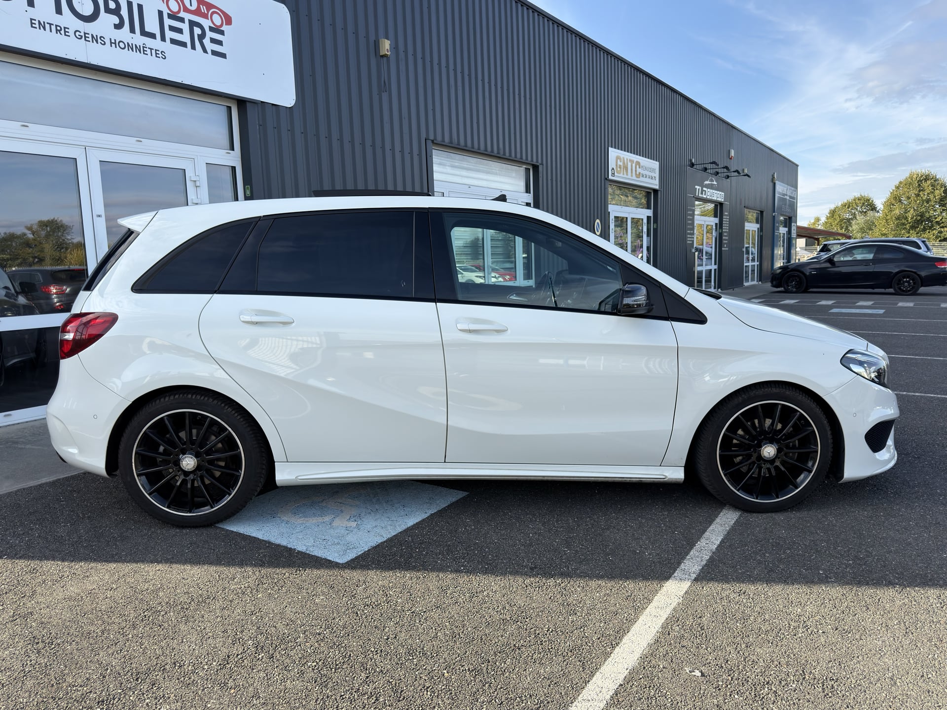 Mercedes-Benz Classe B 2,0L CDI 136CH PACK AMG - TOIT OUVRANT PANORAMIQUE — 2