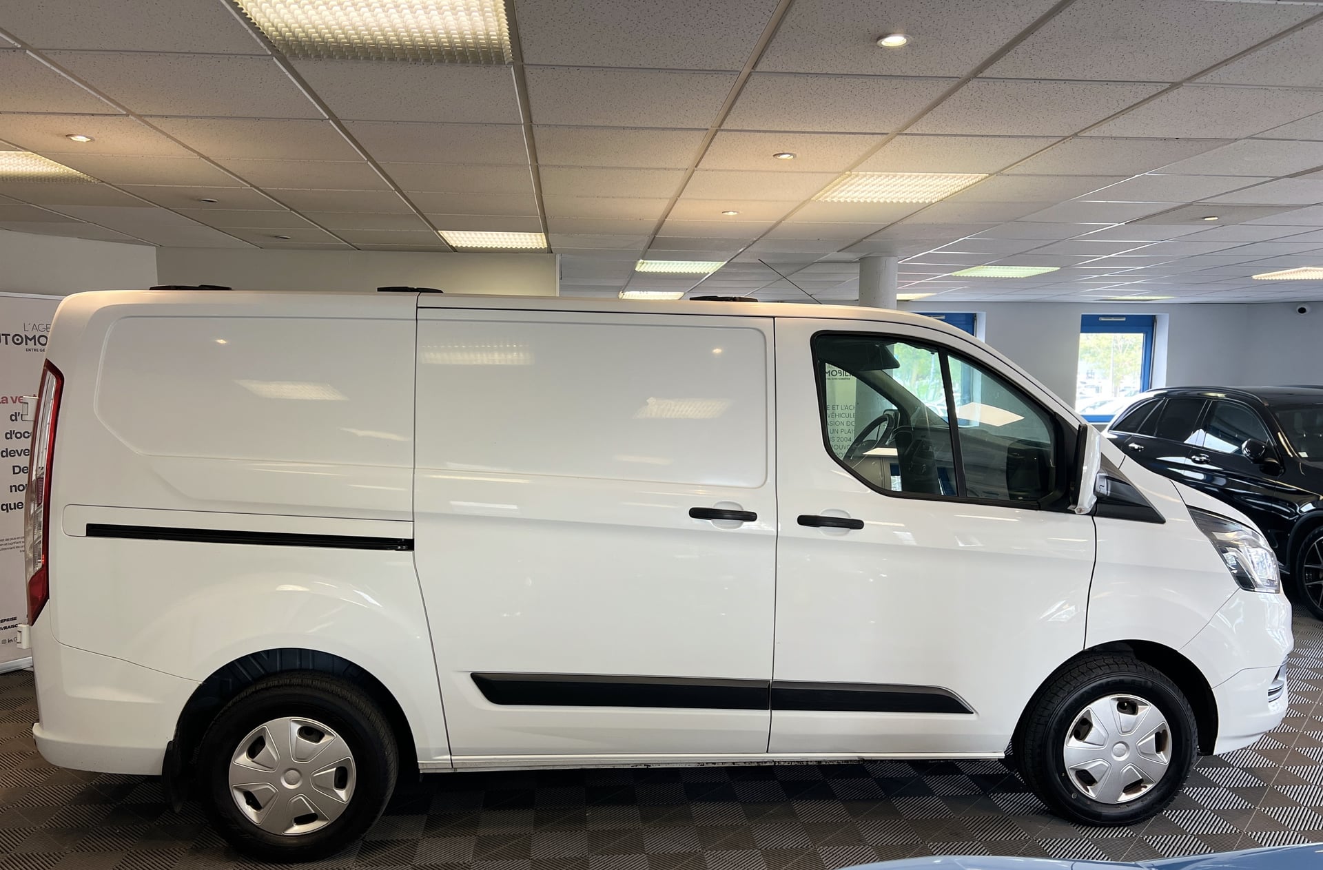 Ford Custom Transit L1H1 2.0 TDCi 105 CV Ambiente Distribution changée - Révisée - Garantie 12 Mois Barres de toit - Radar Av et Ar — 16