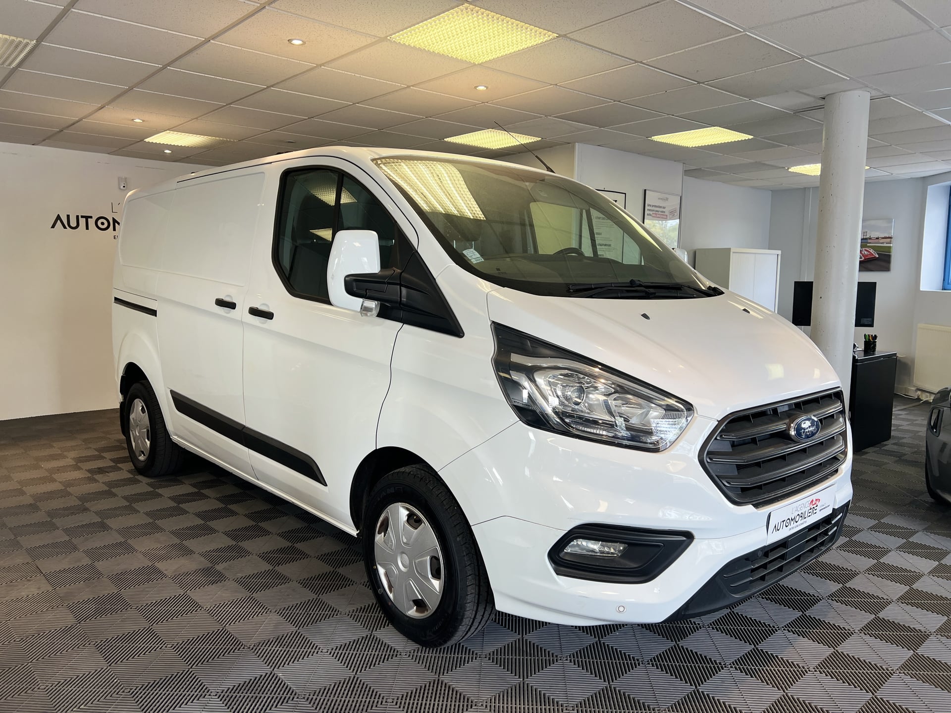 Ford Custom Transit L1H1 2.0 TDCi 105 CV Ambiente Distribution changée - Révisée - Garantie 12 Mois Barres de toit - Radar Av et Ar — 2