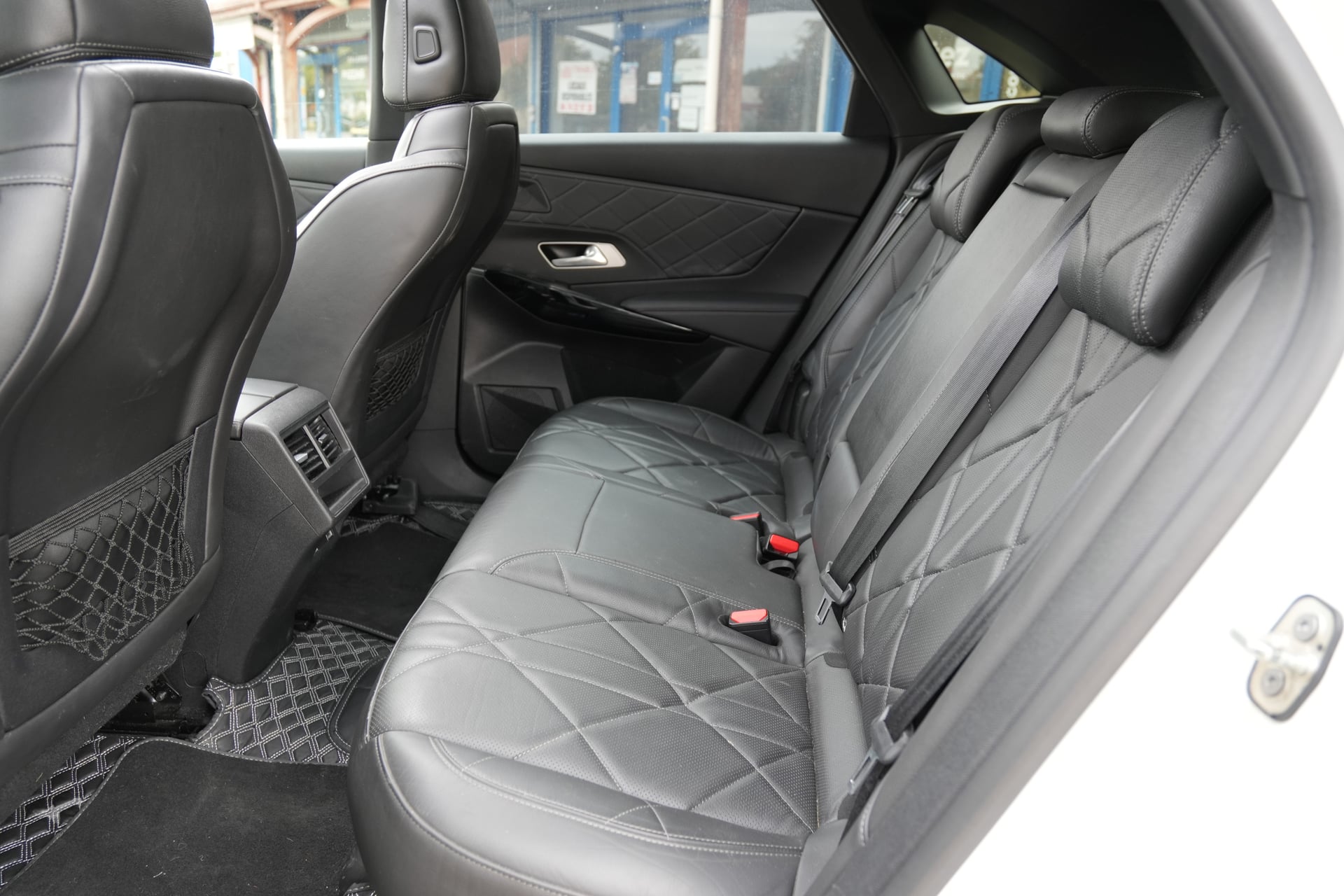 DS DS7 CROSSBACK 2.0 BLUEHDI 180 GRAND CHIC RIVOLI EAT8 BVA — 40