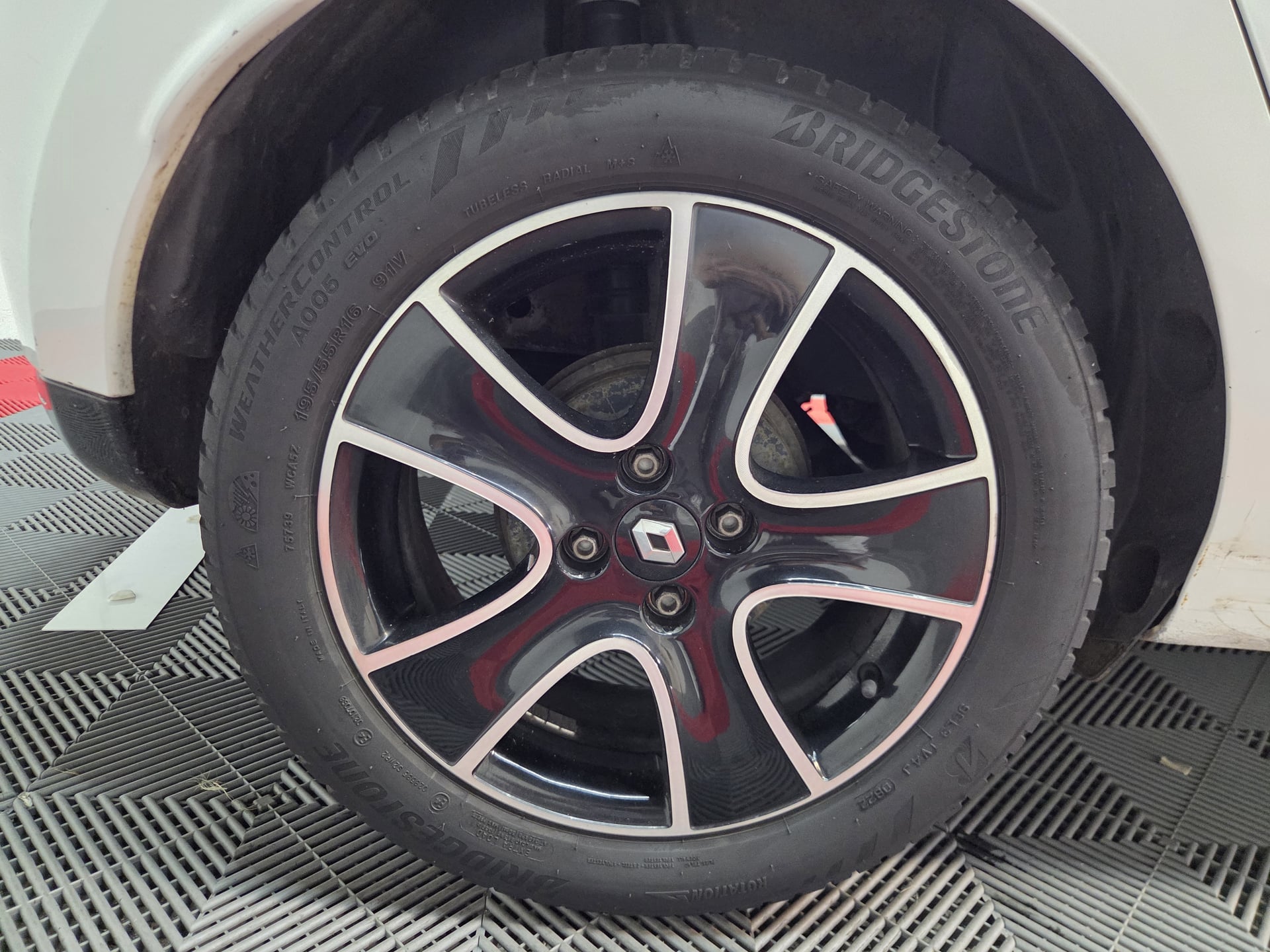Renault Clio IV 5 Portes 1.2 16V 75 cv — 18