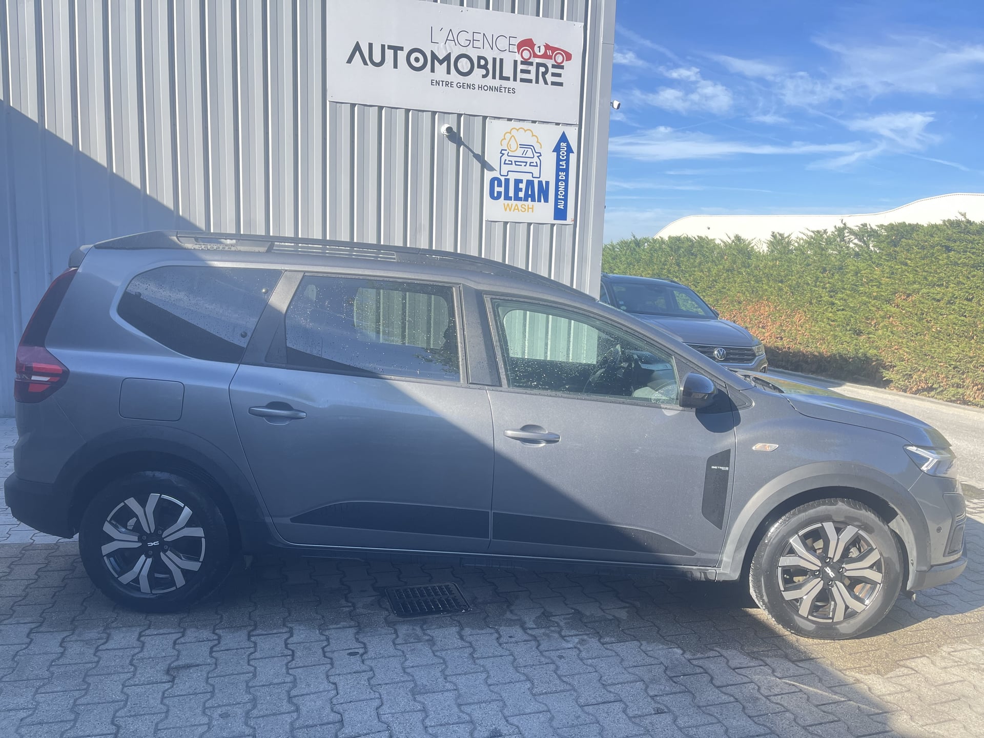 Dacia Jogger 1.6 16V 141 Hybrid 94 cv BVA 7 places — 2