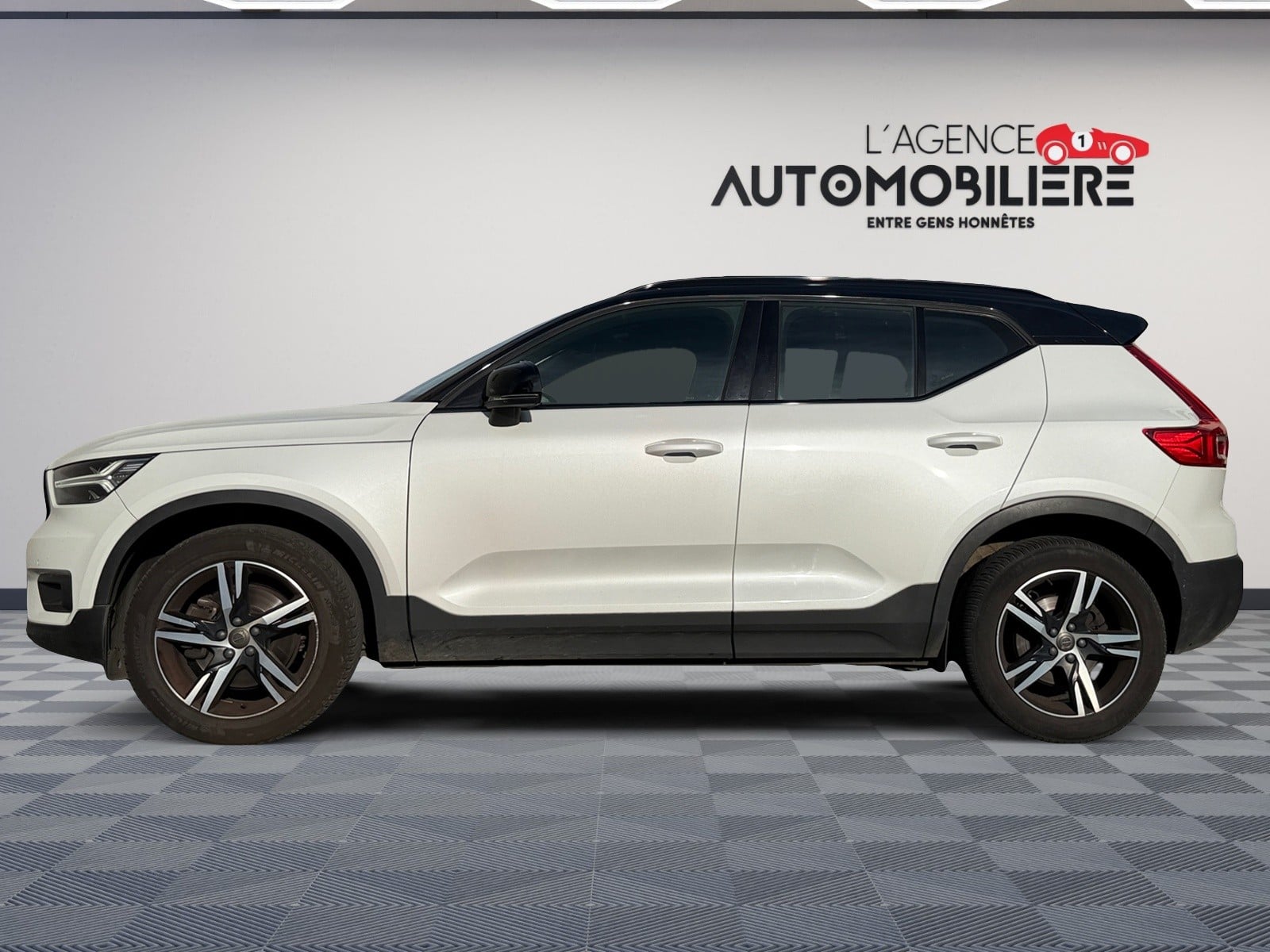 Volvo XC40 AWD 190ch R-Design Geartronic 8 — 2