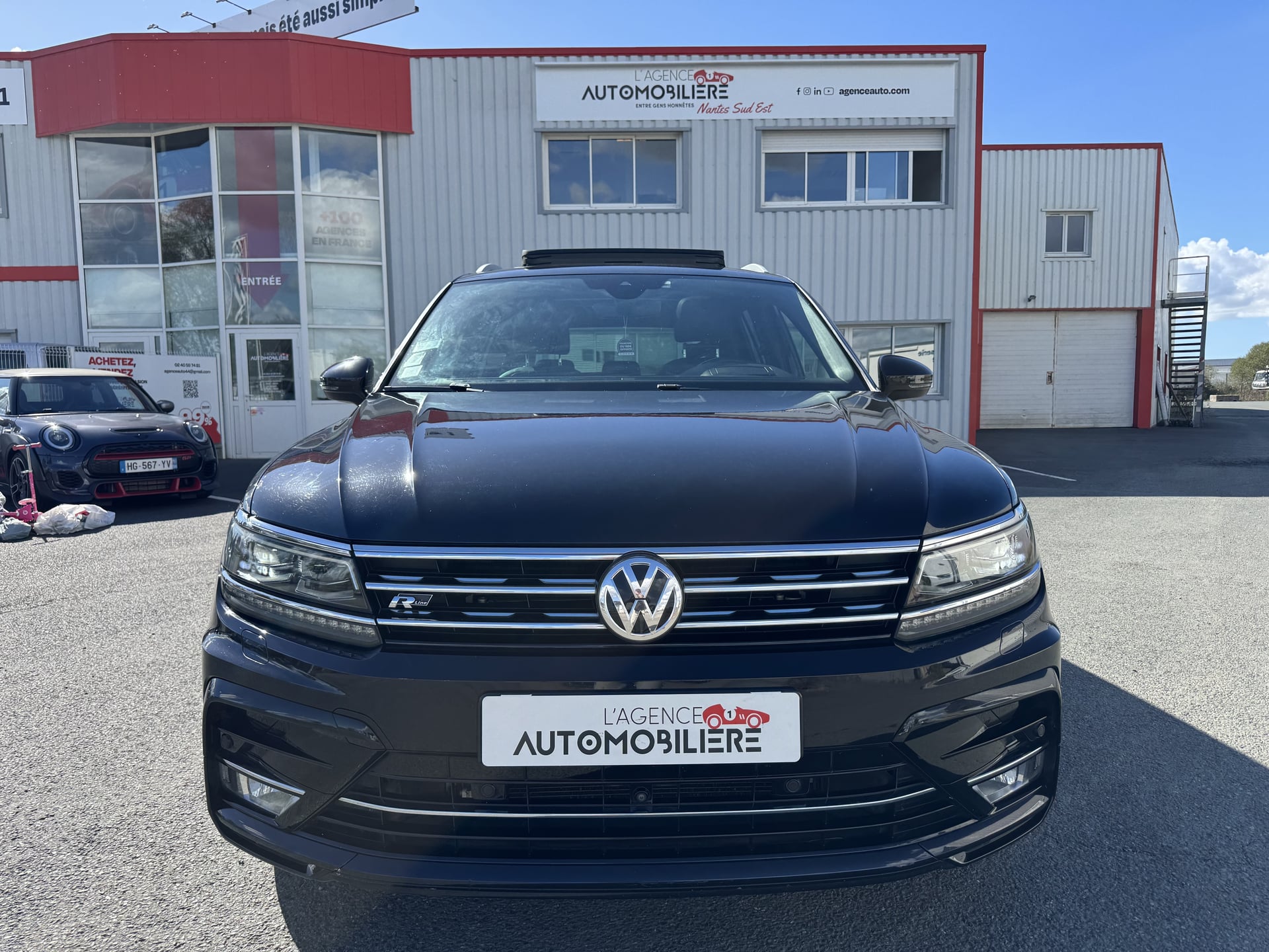 Volkswagen Tiguan 2.0 TDI 190 DSG7 4MOTION CARAT EXCLUSIVE | PACK R-LINE | DYNAUDIO / TOIT OUVRANT / ATTELAGE | GARANTIE 12 MOIS — 2