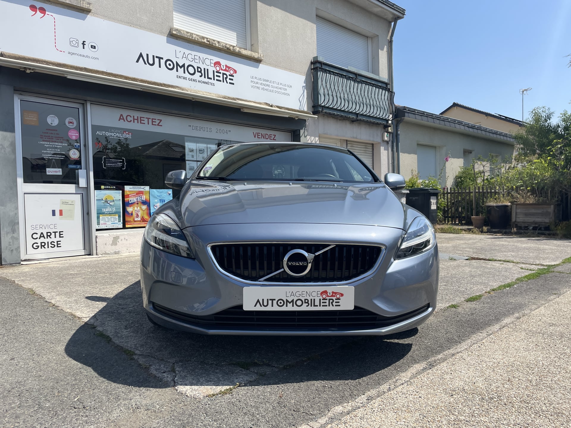 Volvo V40 T2 122ch Momentum business - Carnet d'entretien tamponné — 2