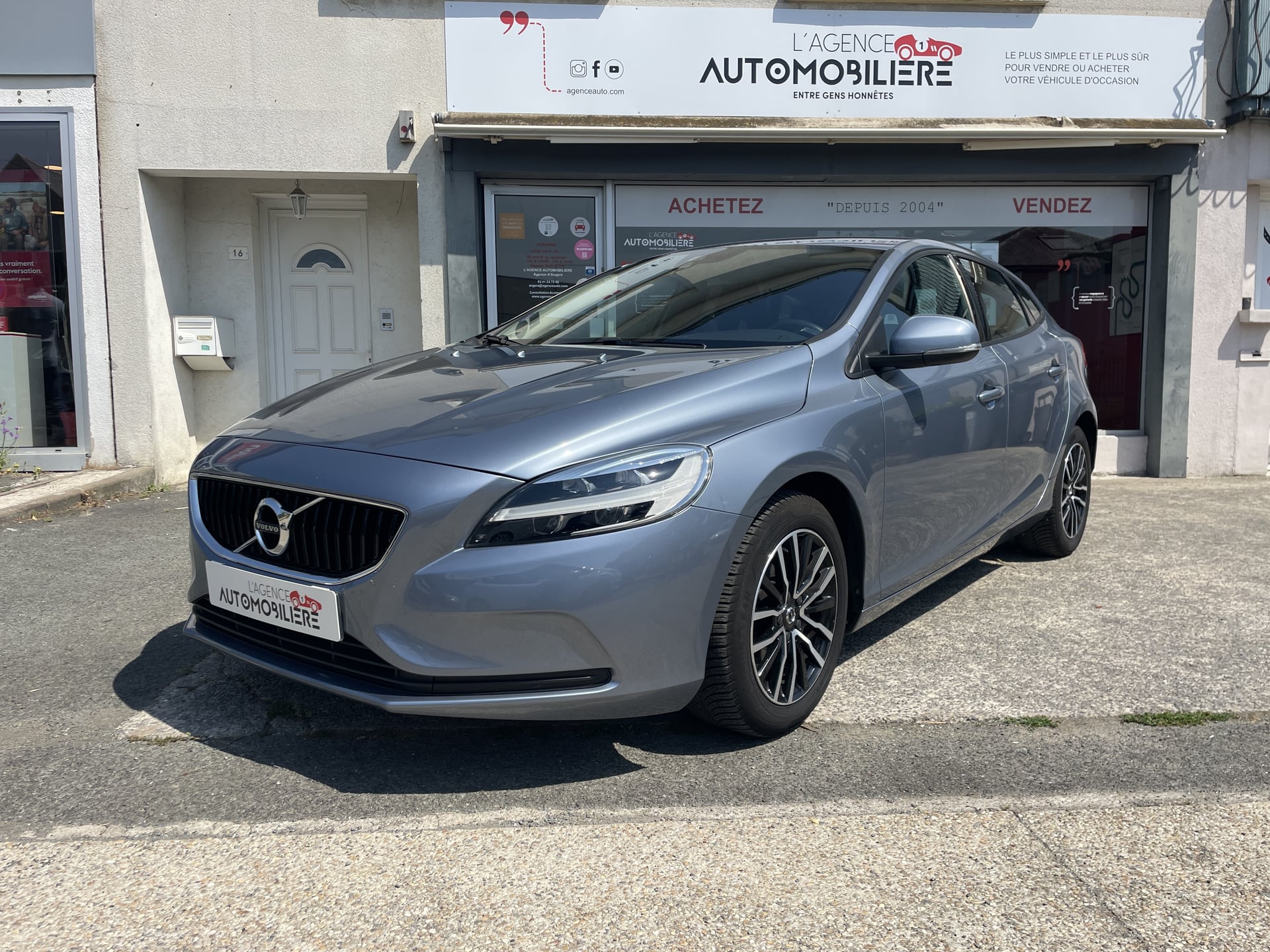 Volvo V40 T2 122ch Momentum business - Carnet d'entretien tamponné
