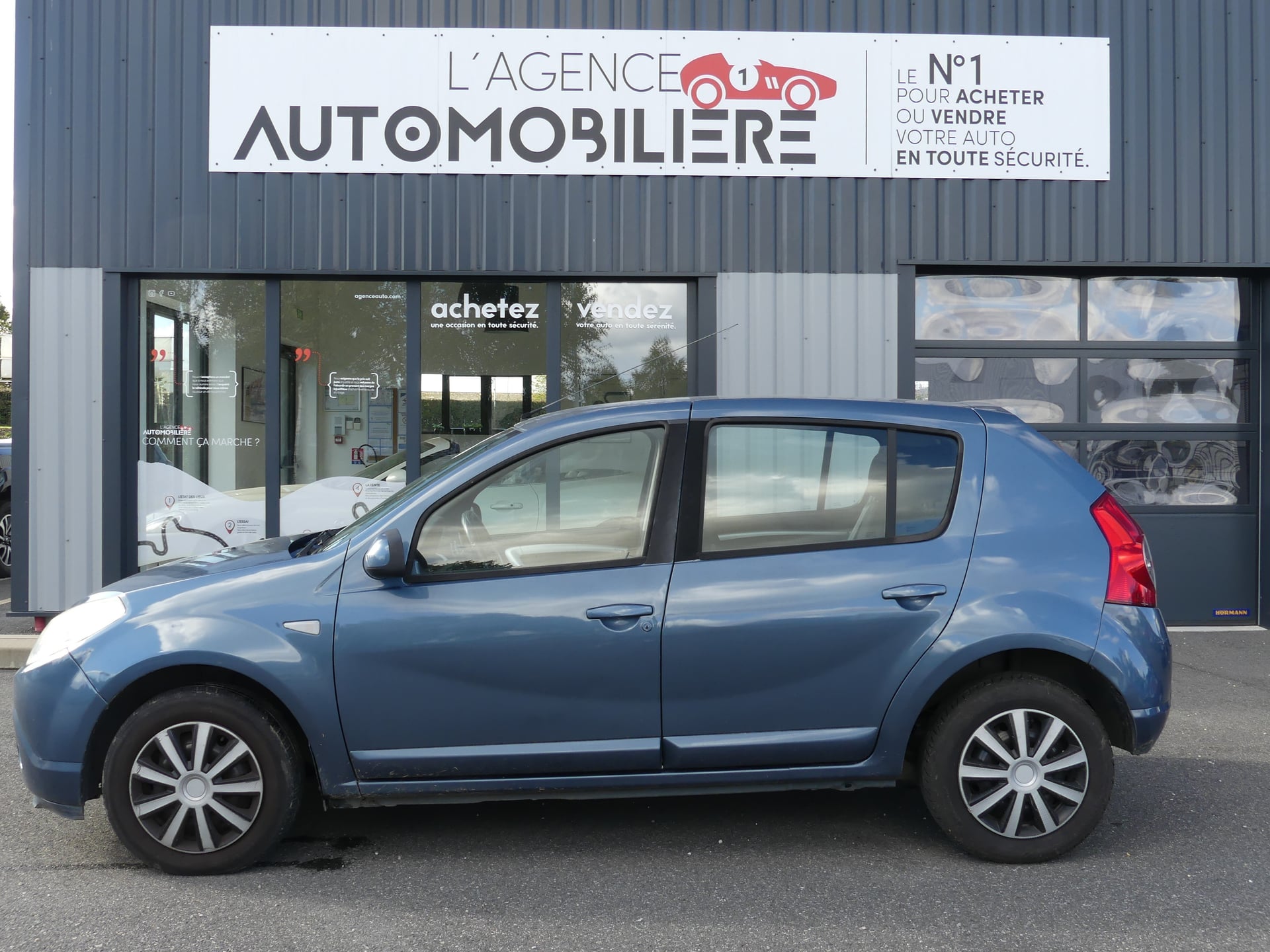 Dacia Sandero DCI 70 CV AMBIANCE — 2